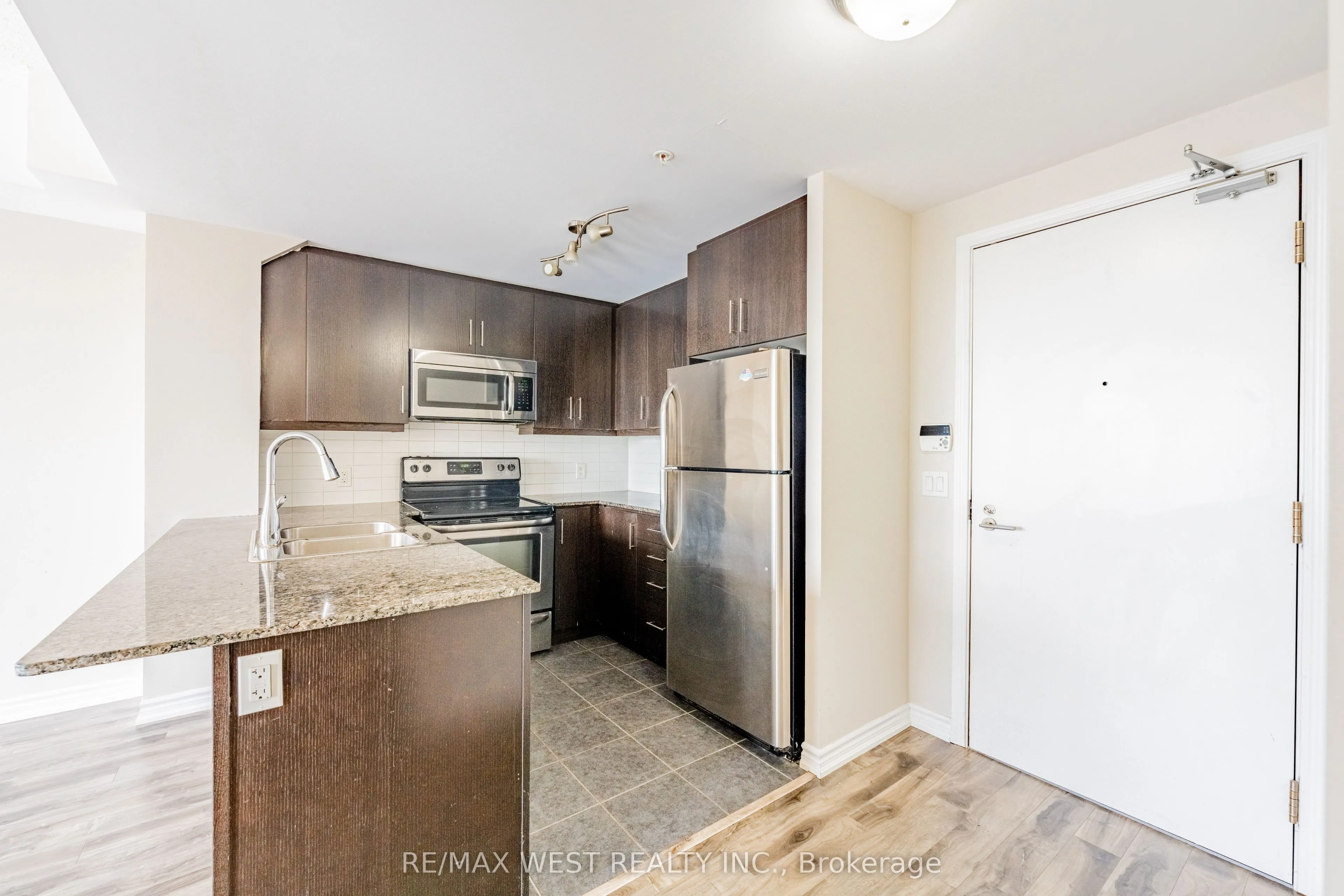 15 James Finlay Way, #627
