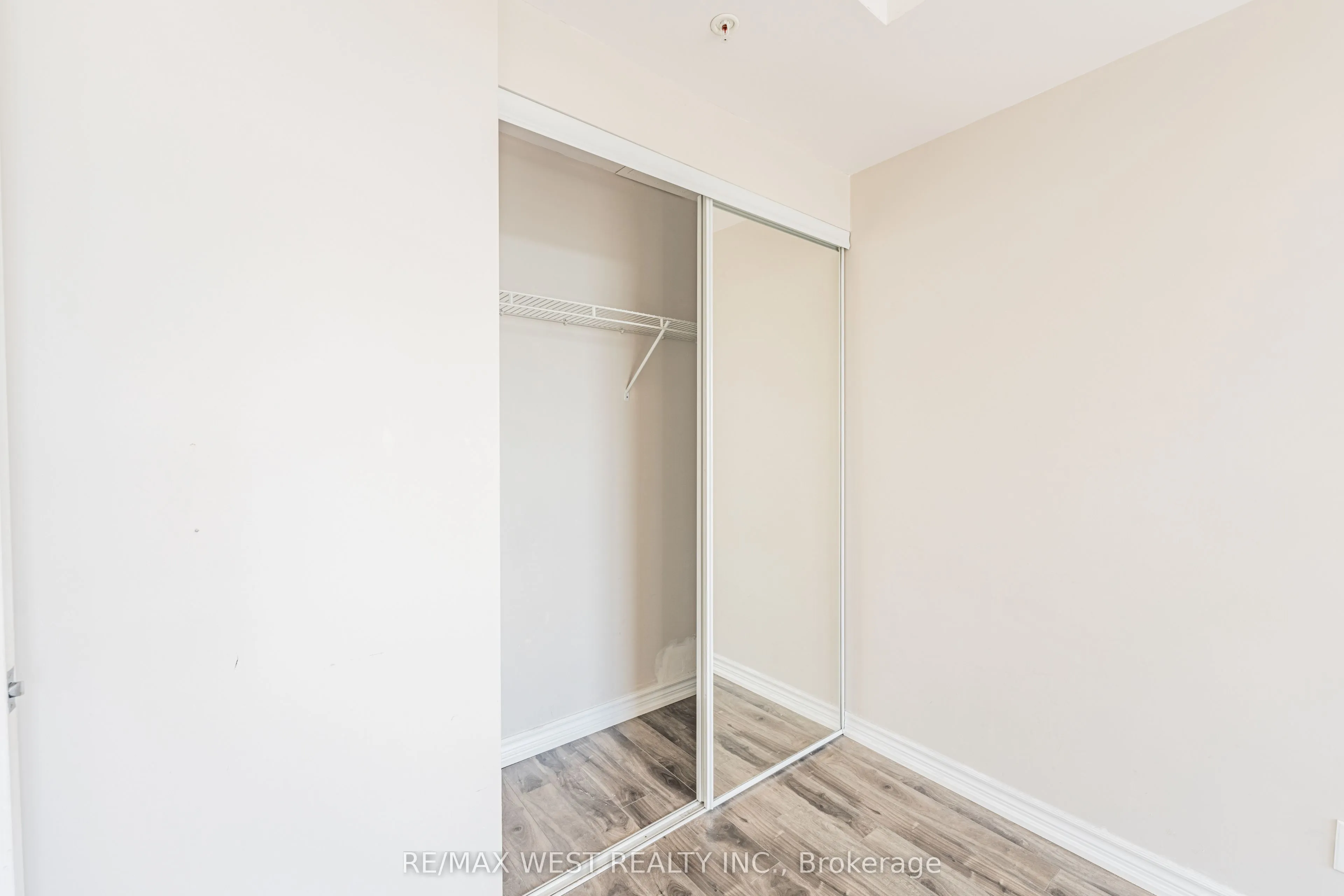15 James Finlay Way, #627