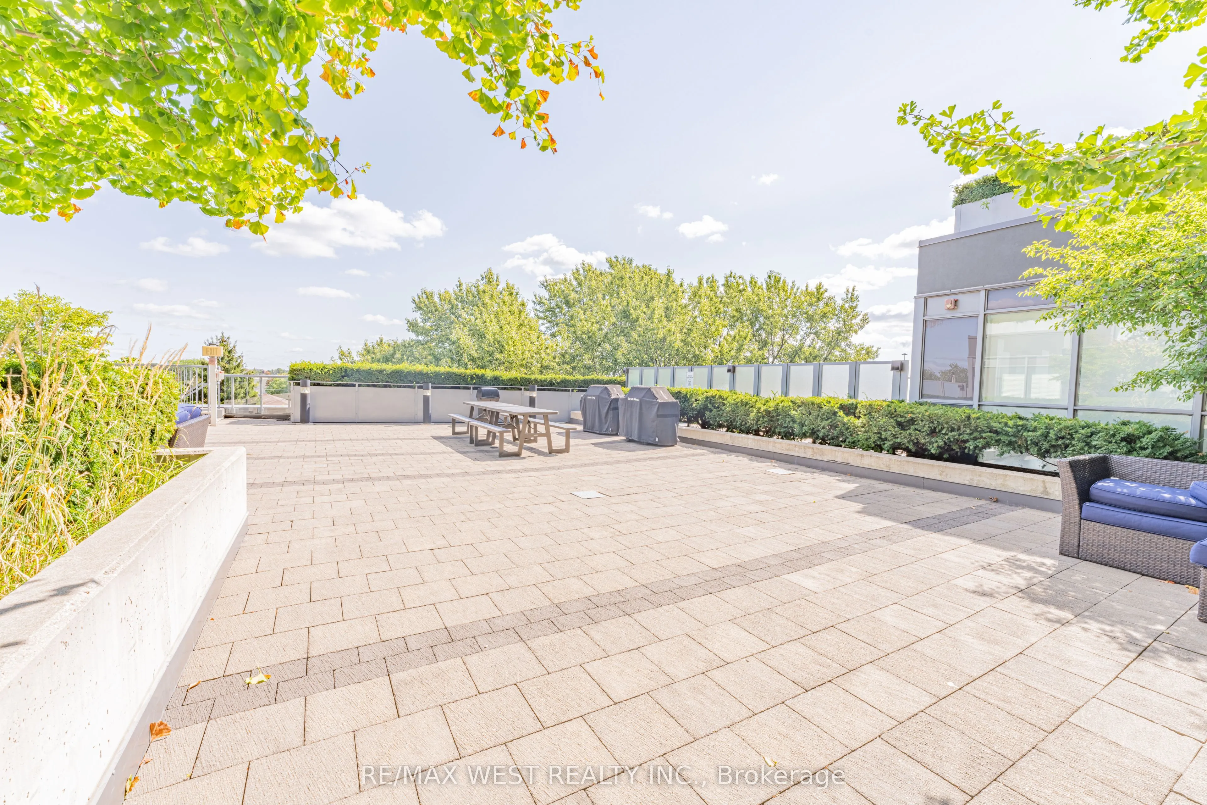15 James Finlay Way, #627