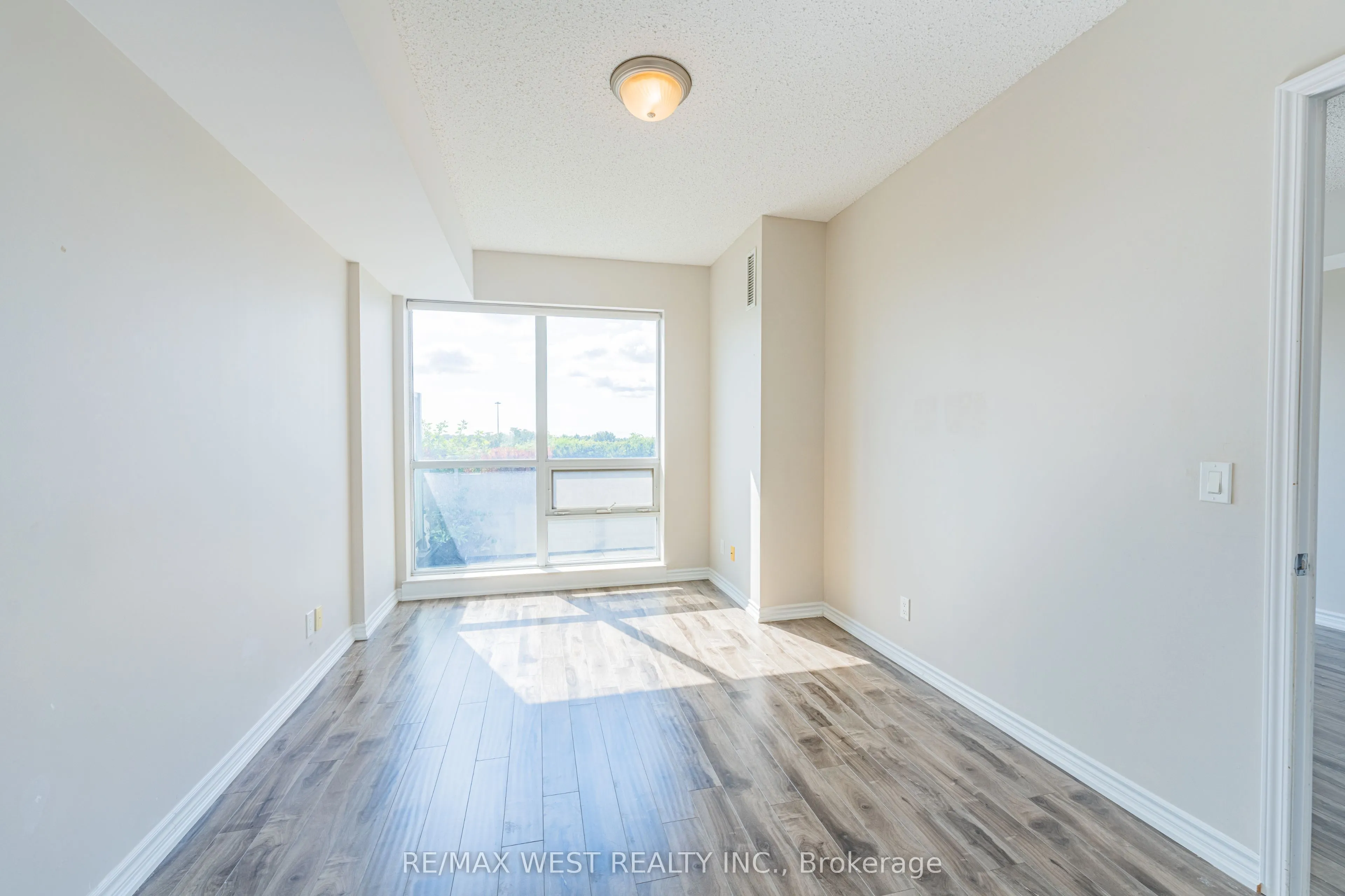 15 James Finlay Way, #627