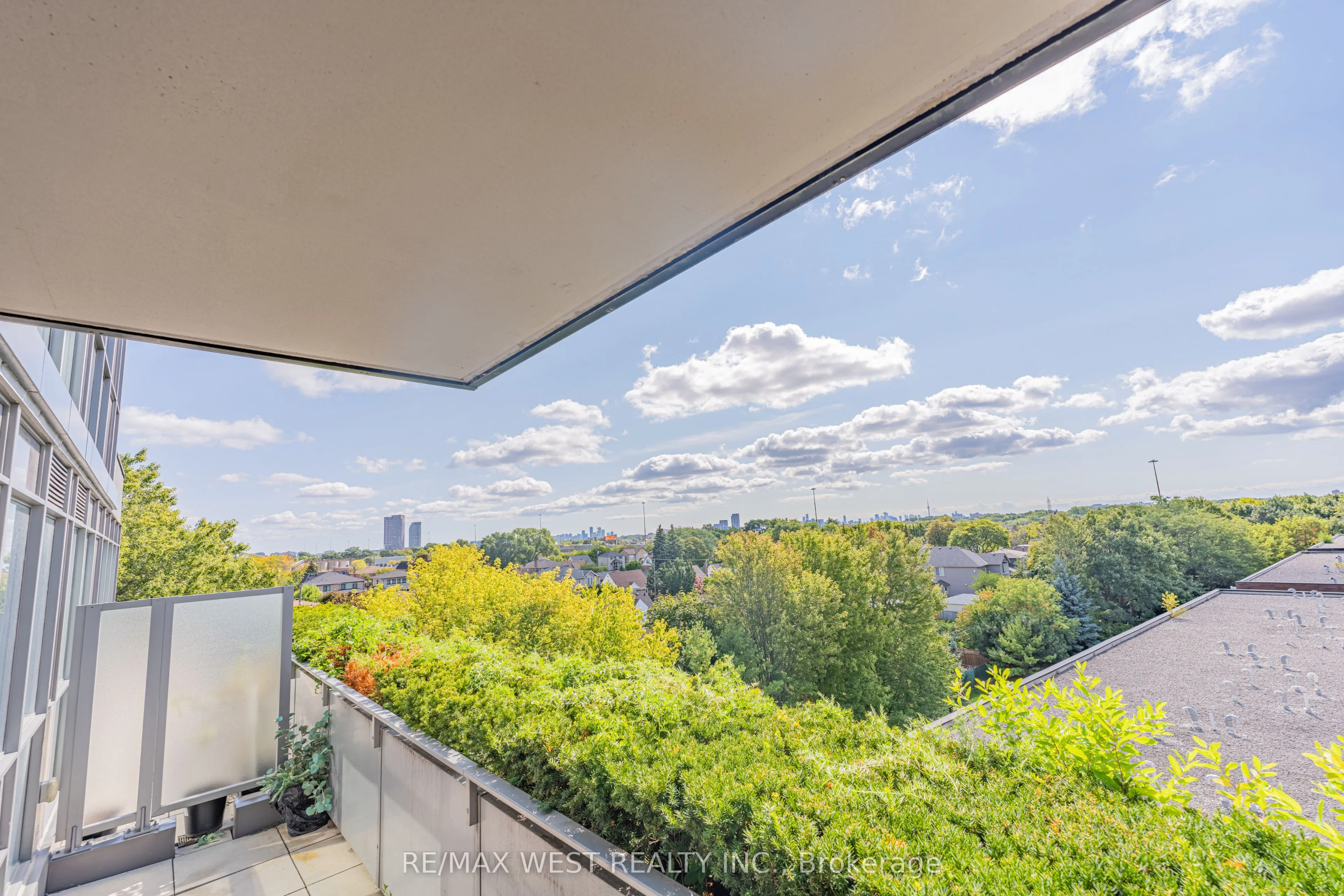 15 James Finlay Way, #627