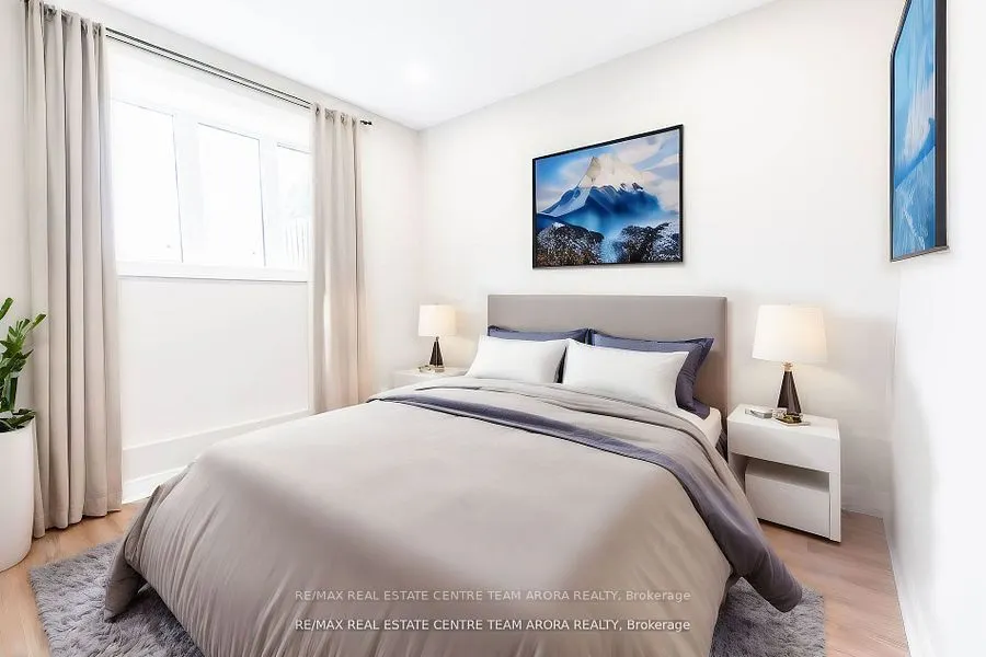 4027 Bloor Street W, #Unit B