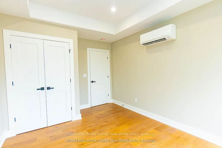 4027 Bloor Street W, #Unit B