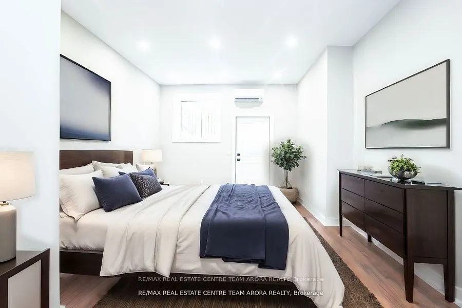 4027 Bloor Street W, #Unit B