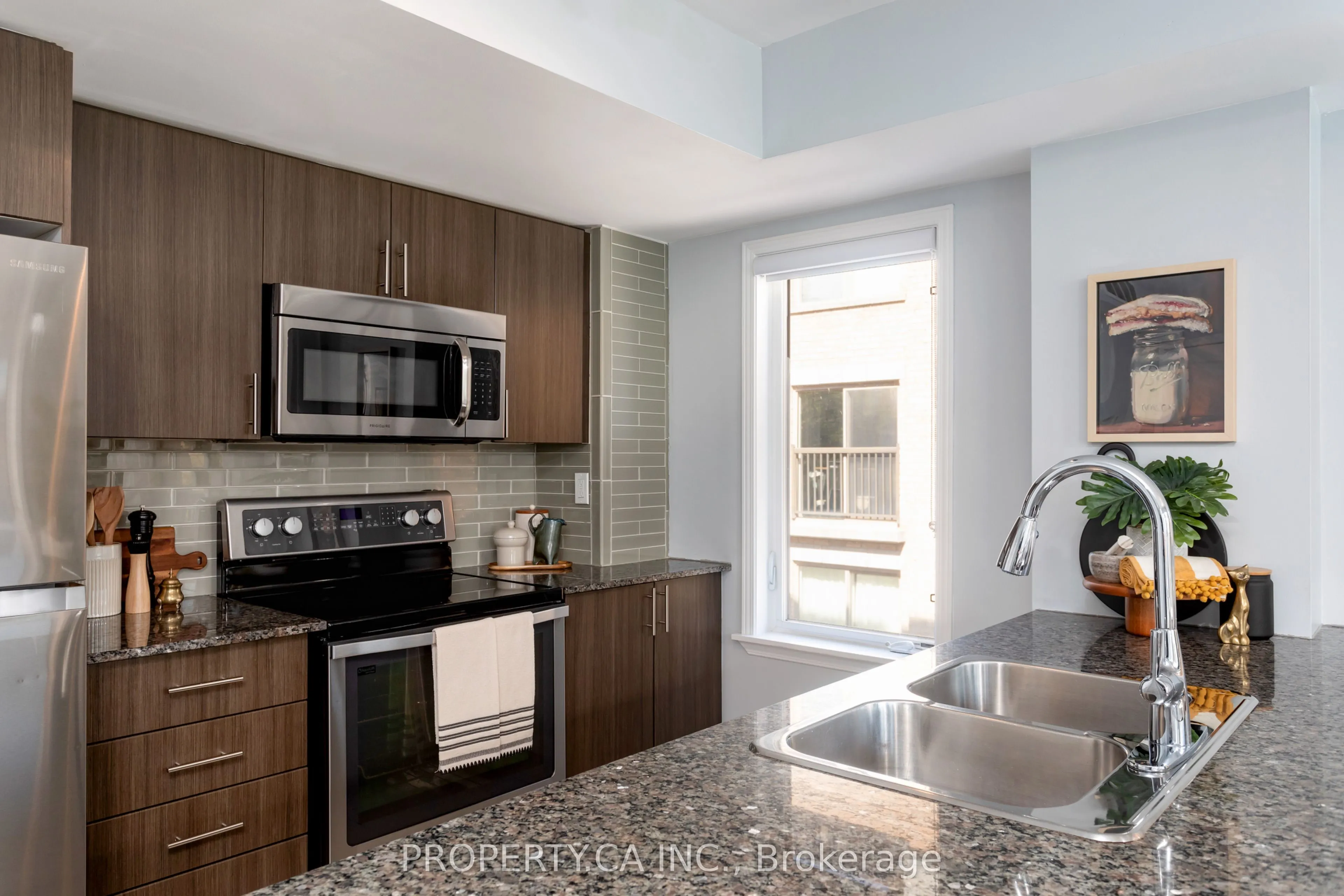 6 Foundry Avenue, #256