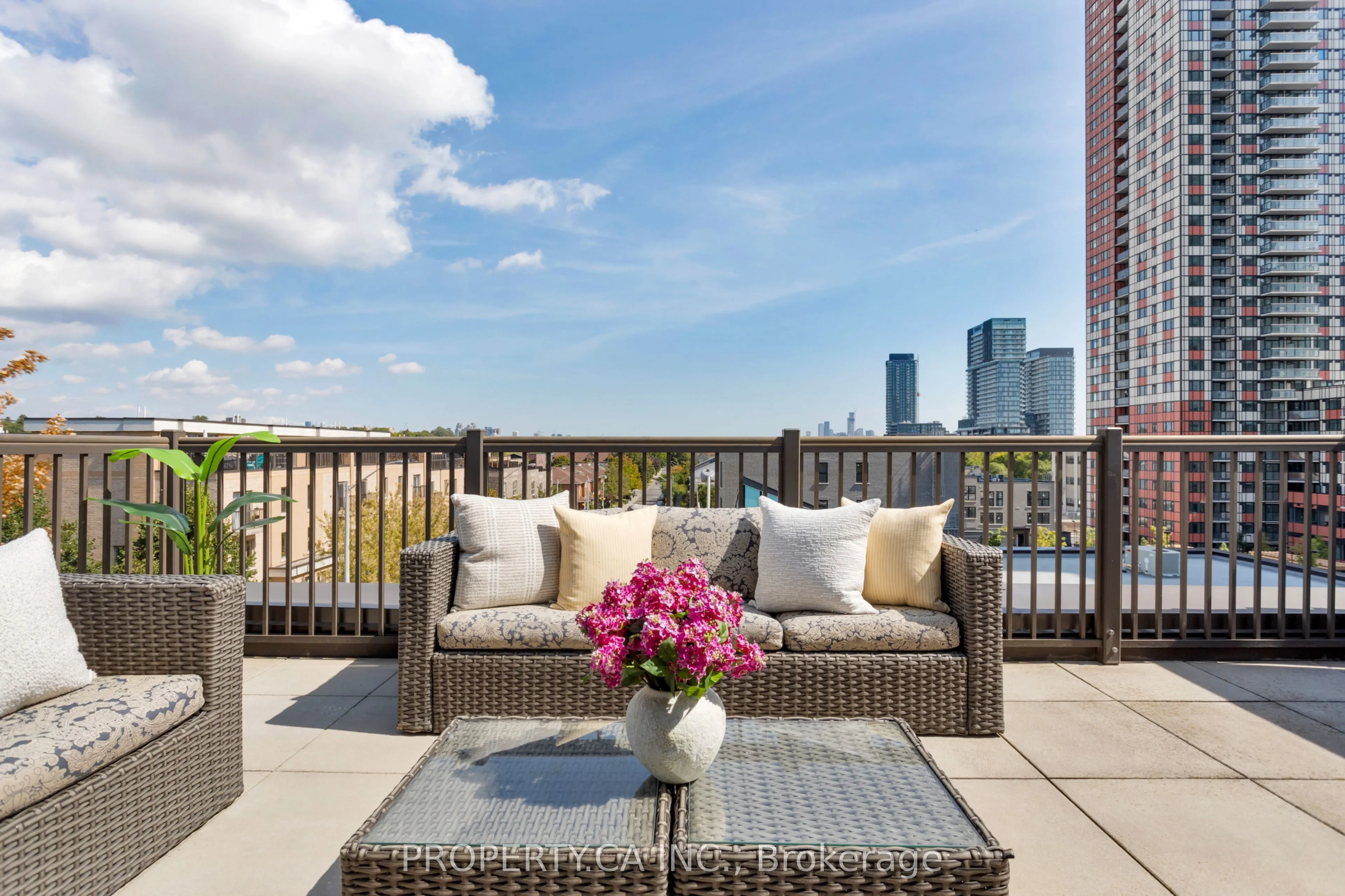 6 Foundry Avenue, #256