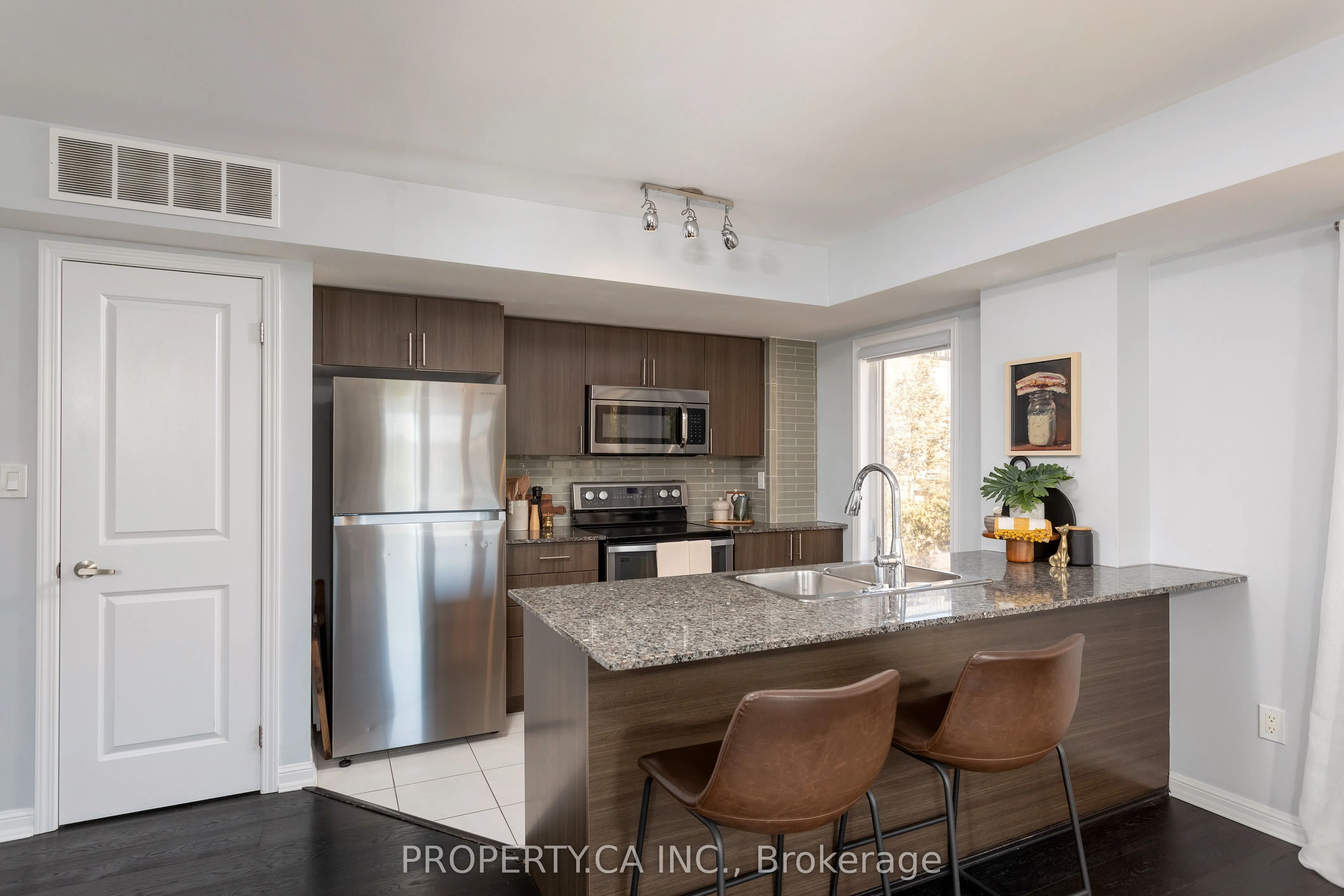 6 Foundry Avenue, #256