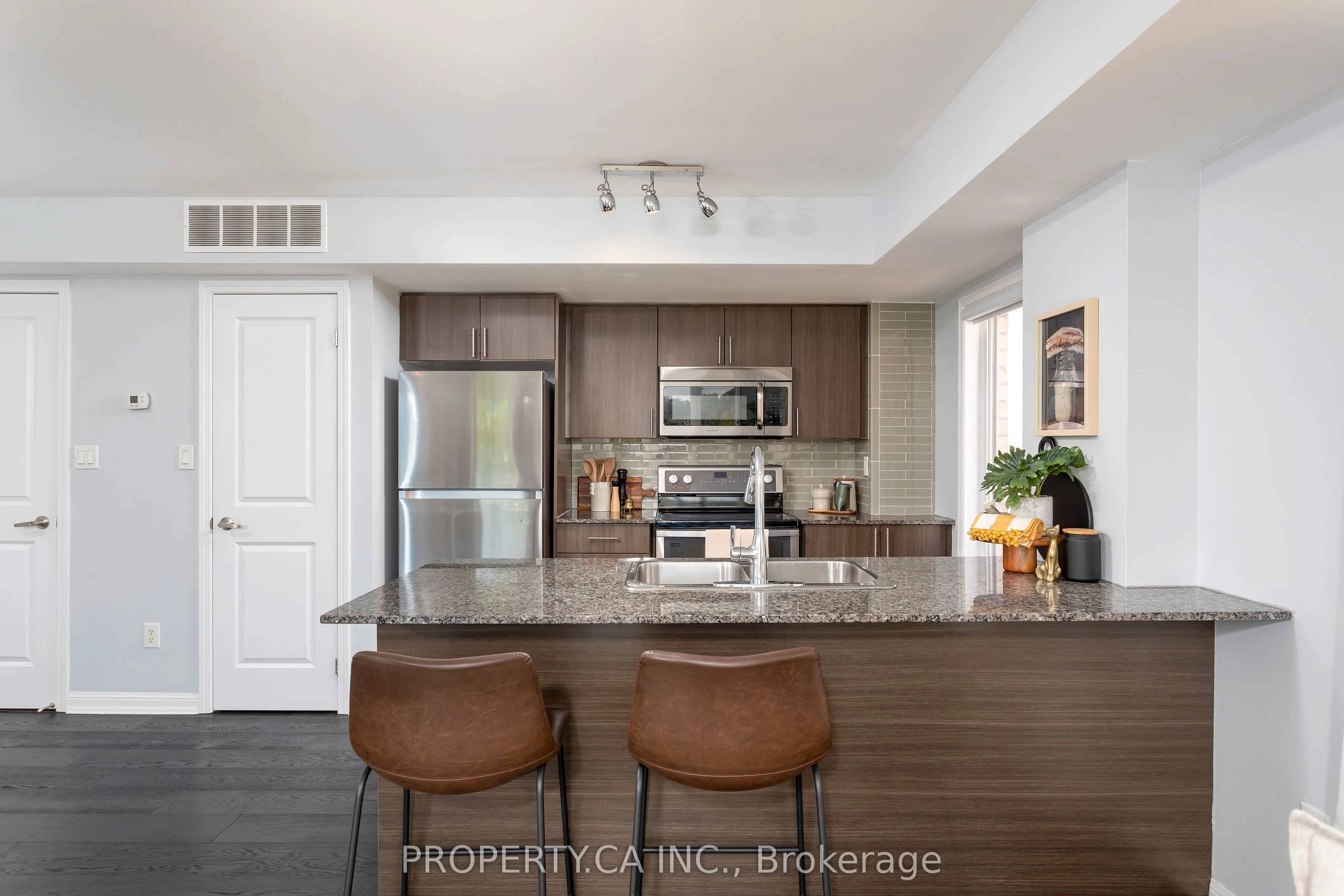 6 Foundry Avenue, #256