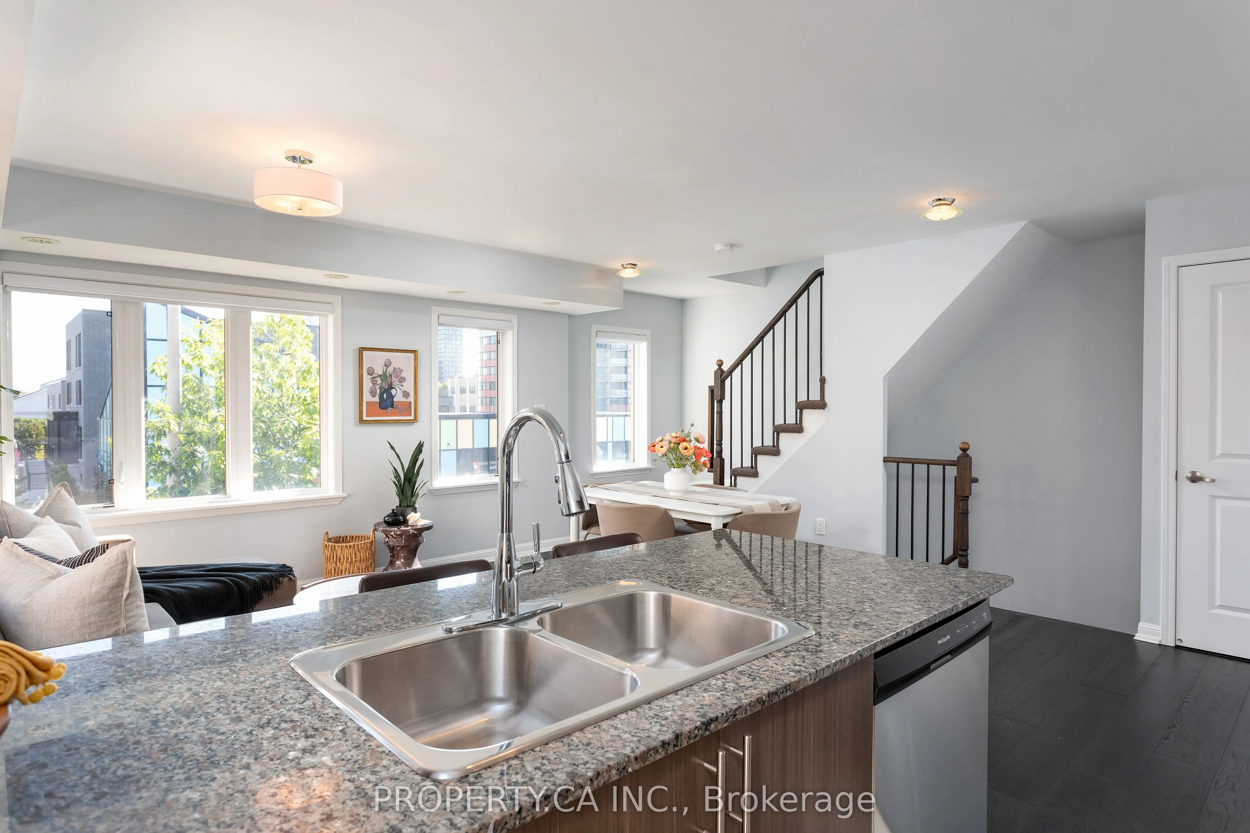 6 Foundry Avenue, #256