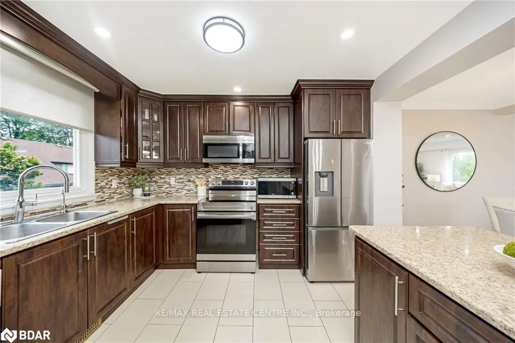 318 Laurier Avenue, #20