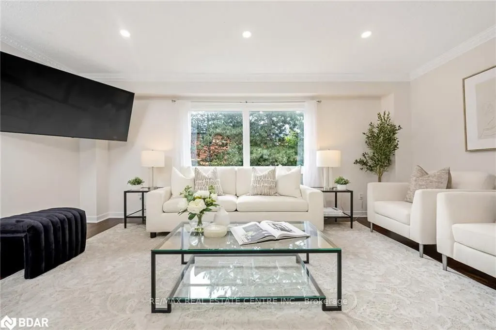 318 Laurier Avenue, #20
