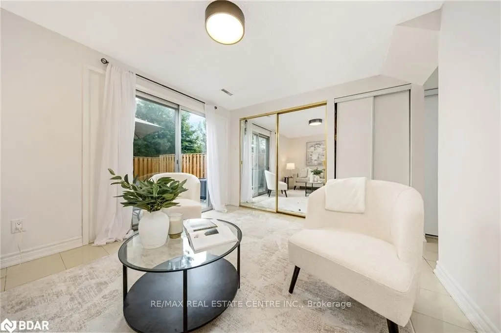 318 Laurier Avenue, #20