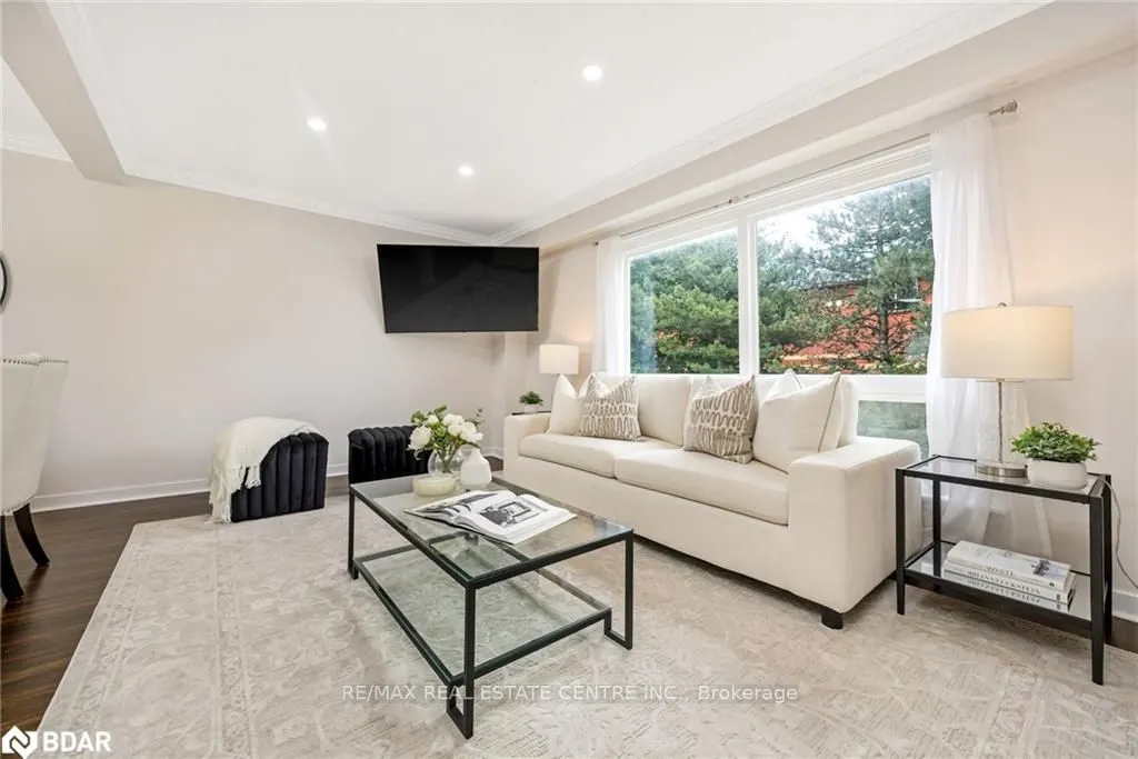 318 Laurier Avenue, #20