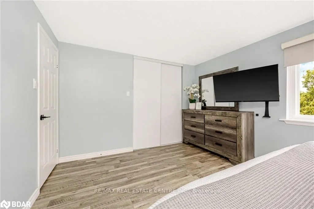 318 Laurier Avenue, #20