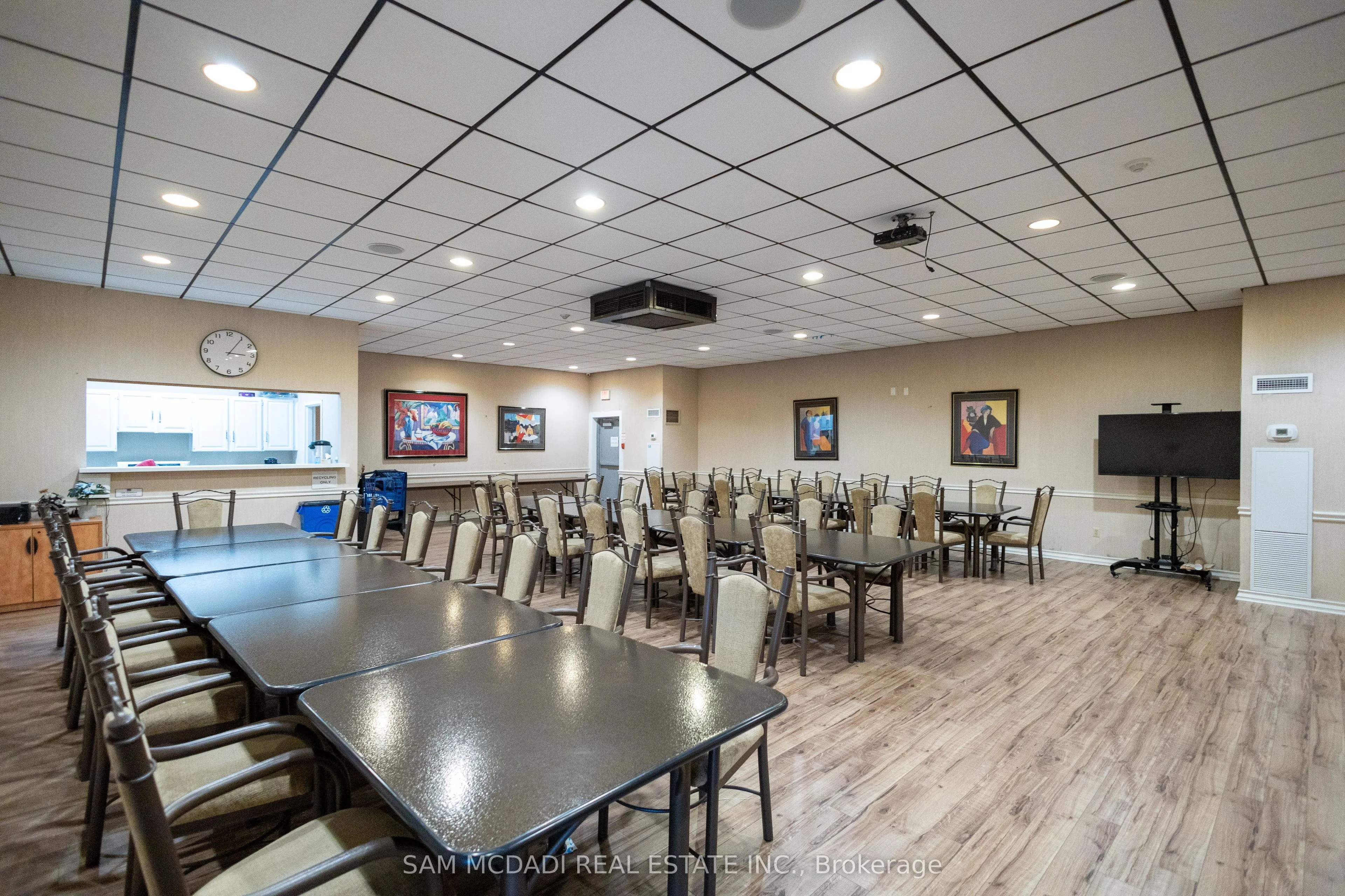 3650 Kaneff Crescent, #1207