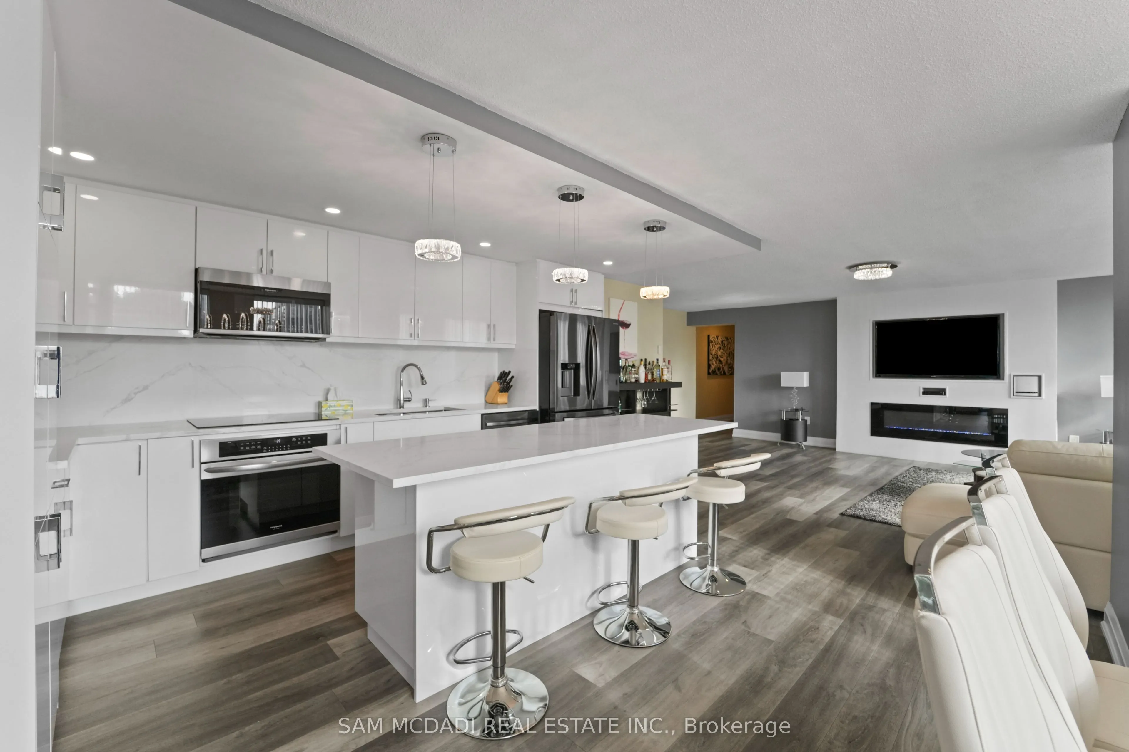 3650 Kaneff Crescent, #1207