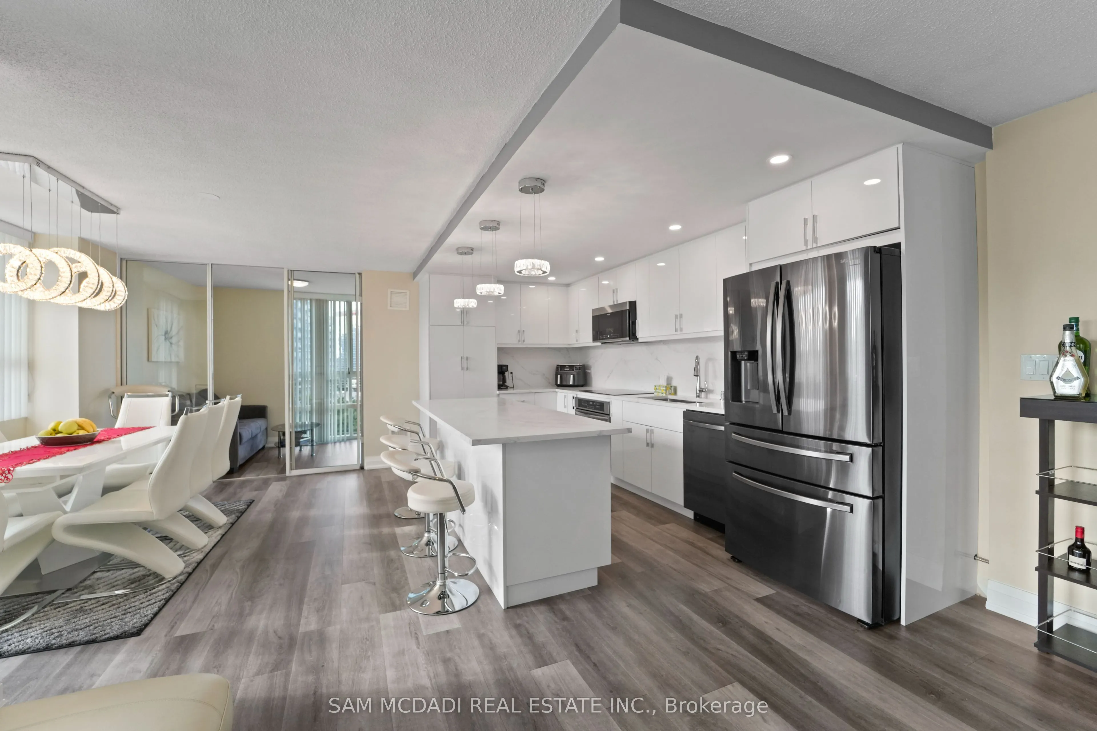 3650 Kaneff Crescent, #1207