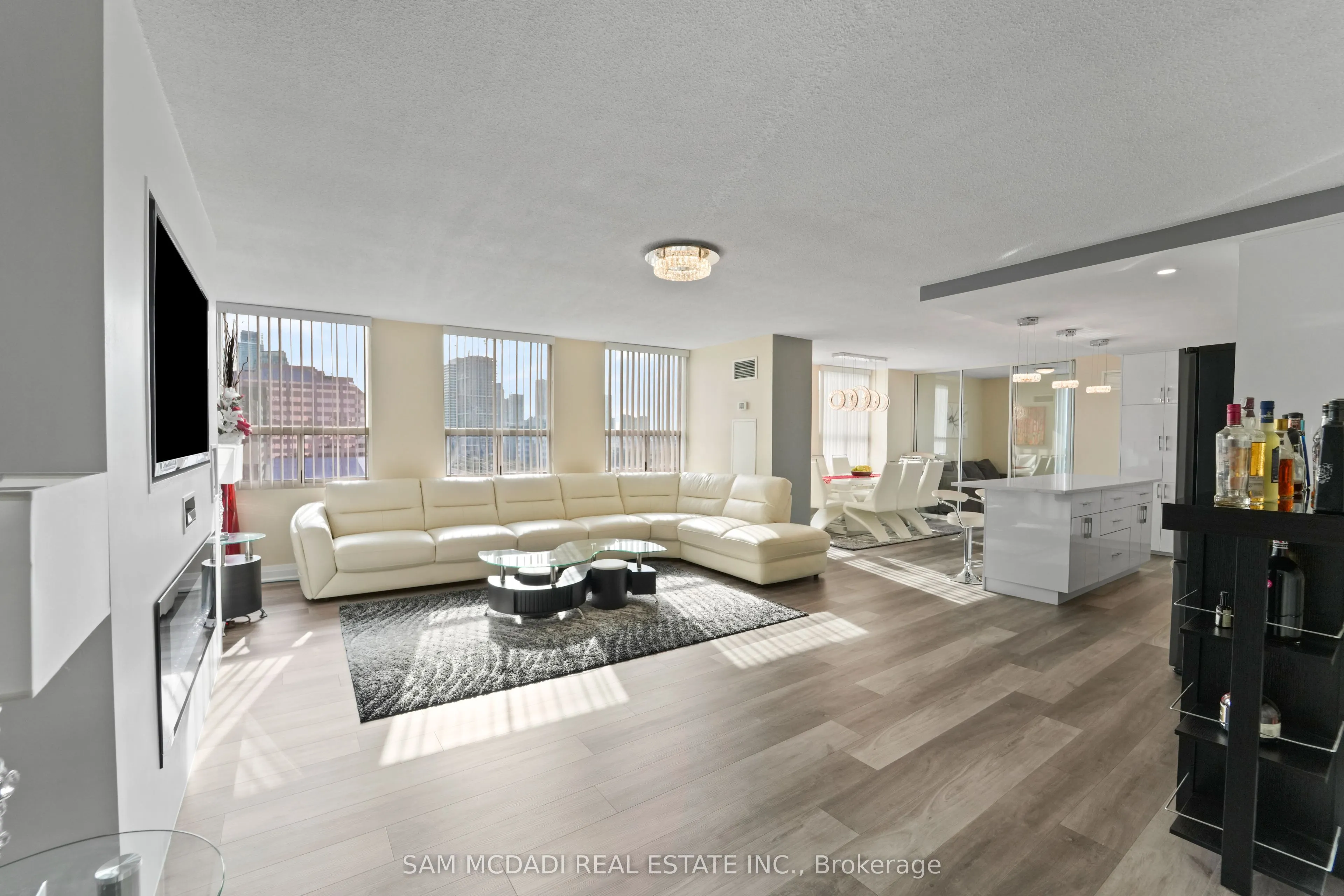3650 Kaneff Crescent, #1207