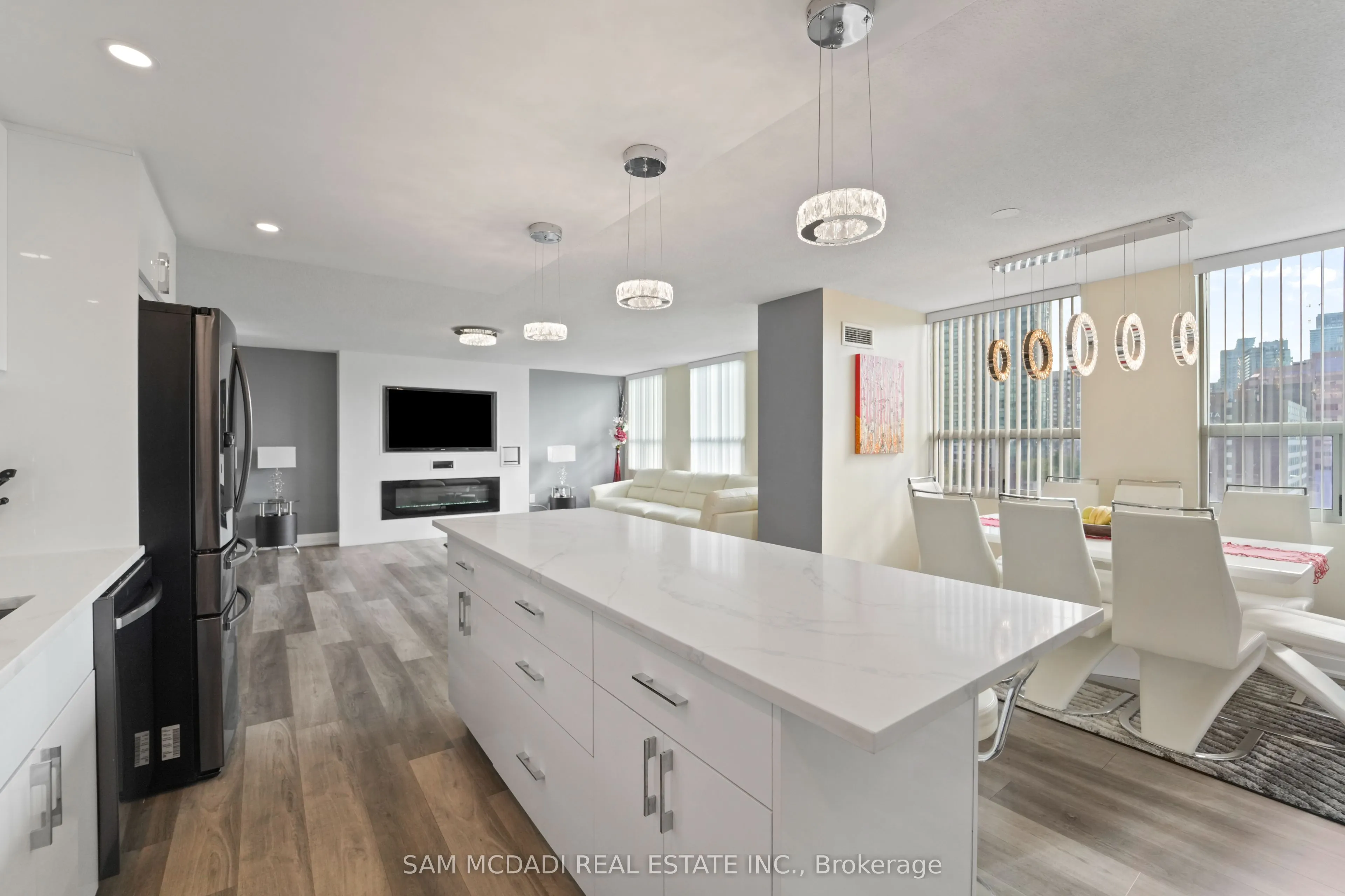 3650 Kaneff Crescent, #1207