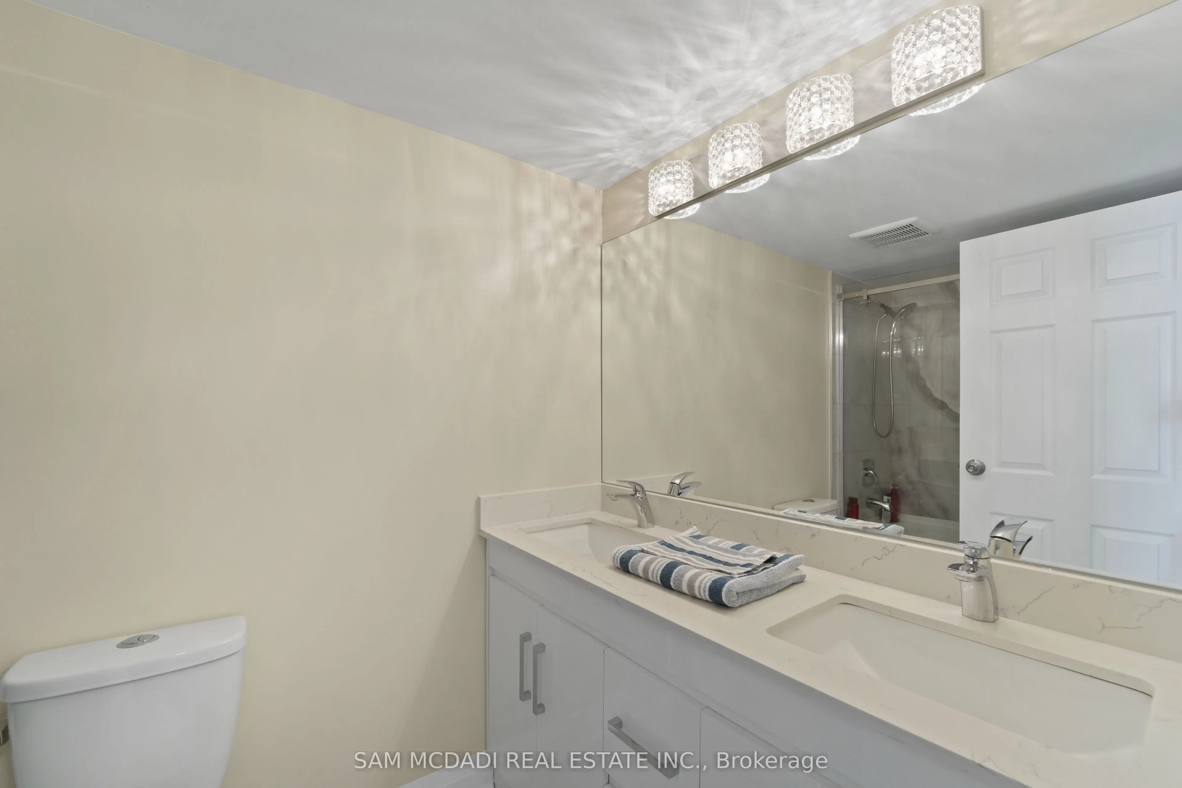 3650 Kaneff Crescent, #1207