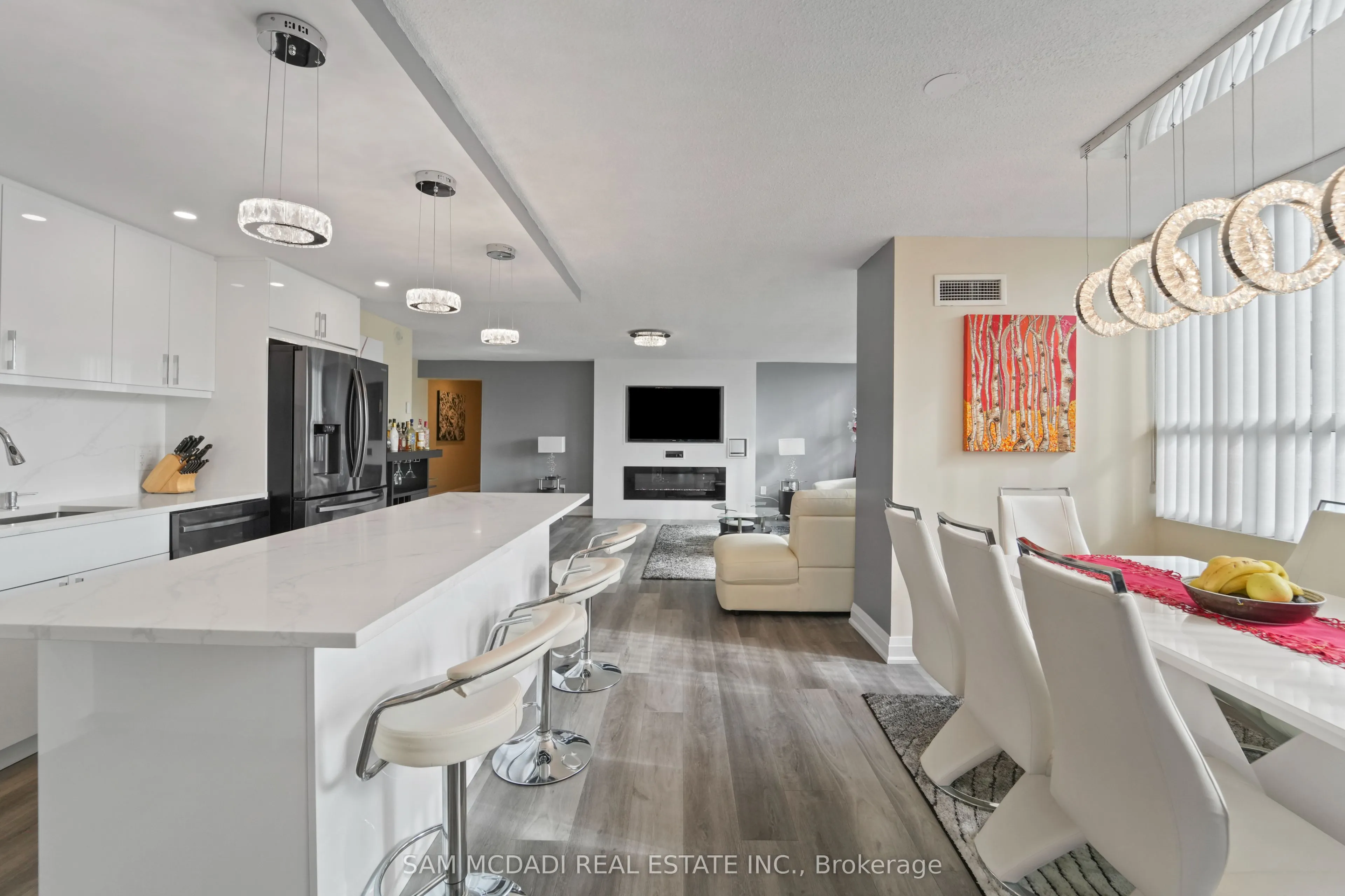 3650 Kaneff Crescent, #1207