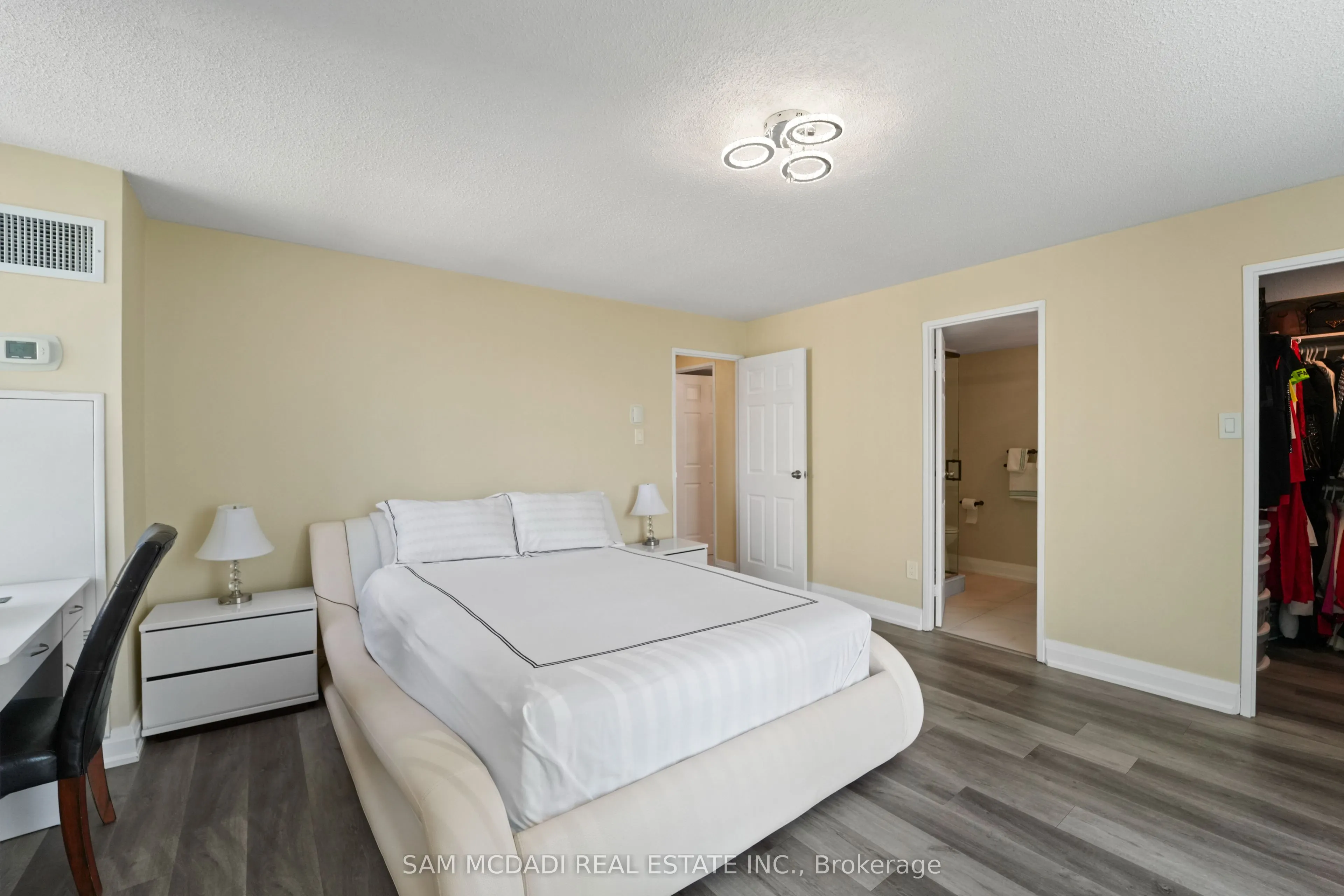 3650 Kaneff Crescent, #1207