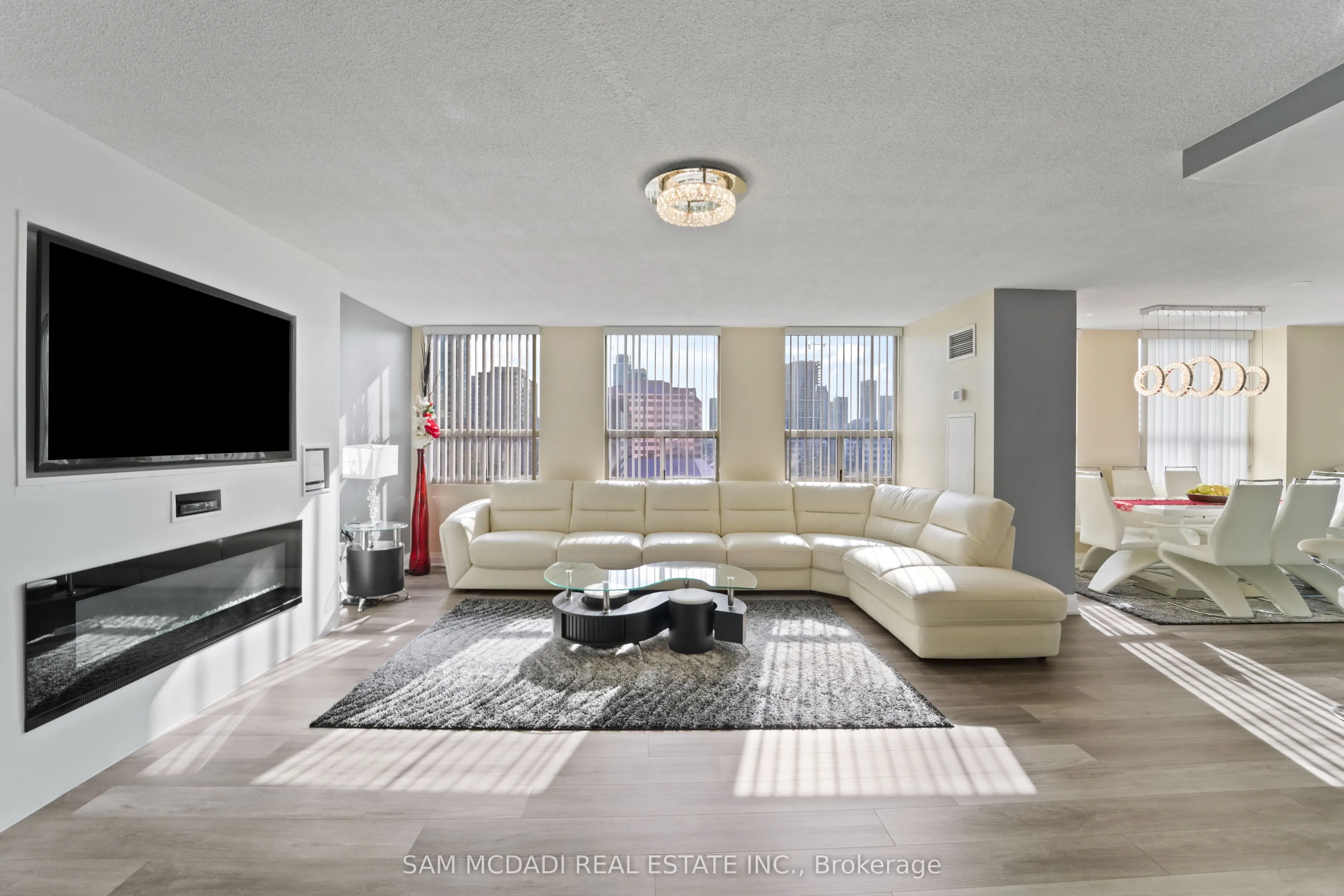 3650 Kaneff Crescent, #1207