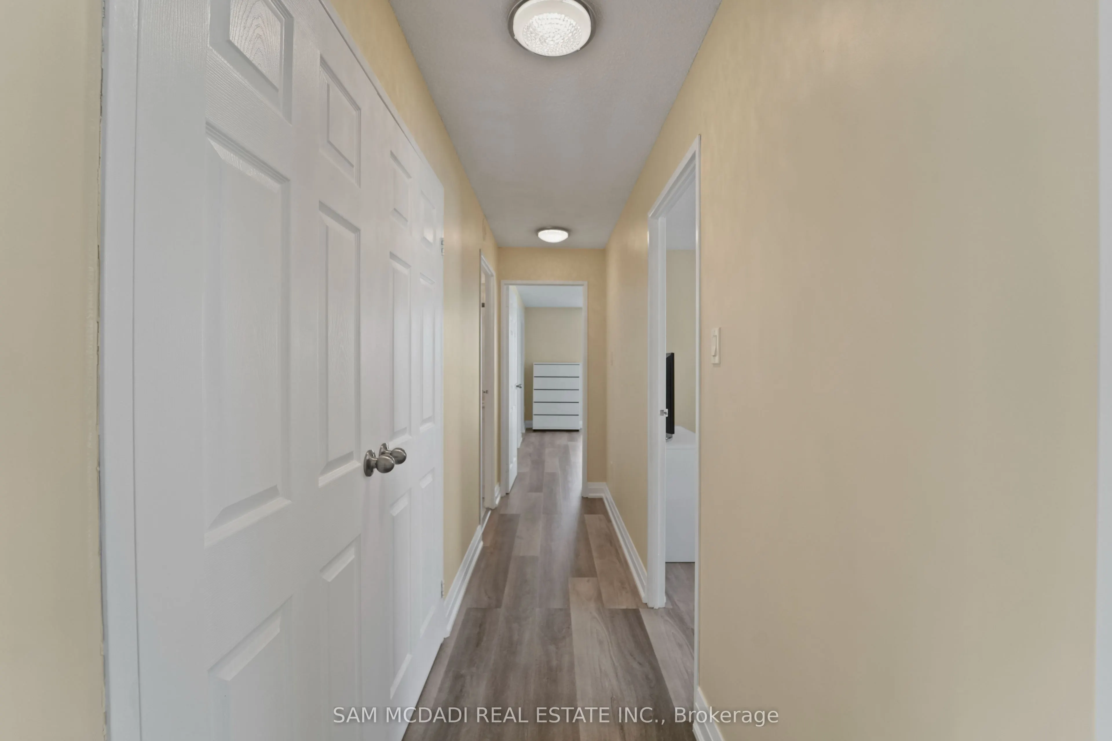 3650 Kaneff Crescent, #1207