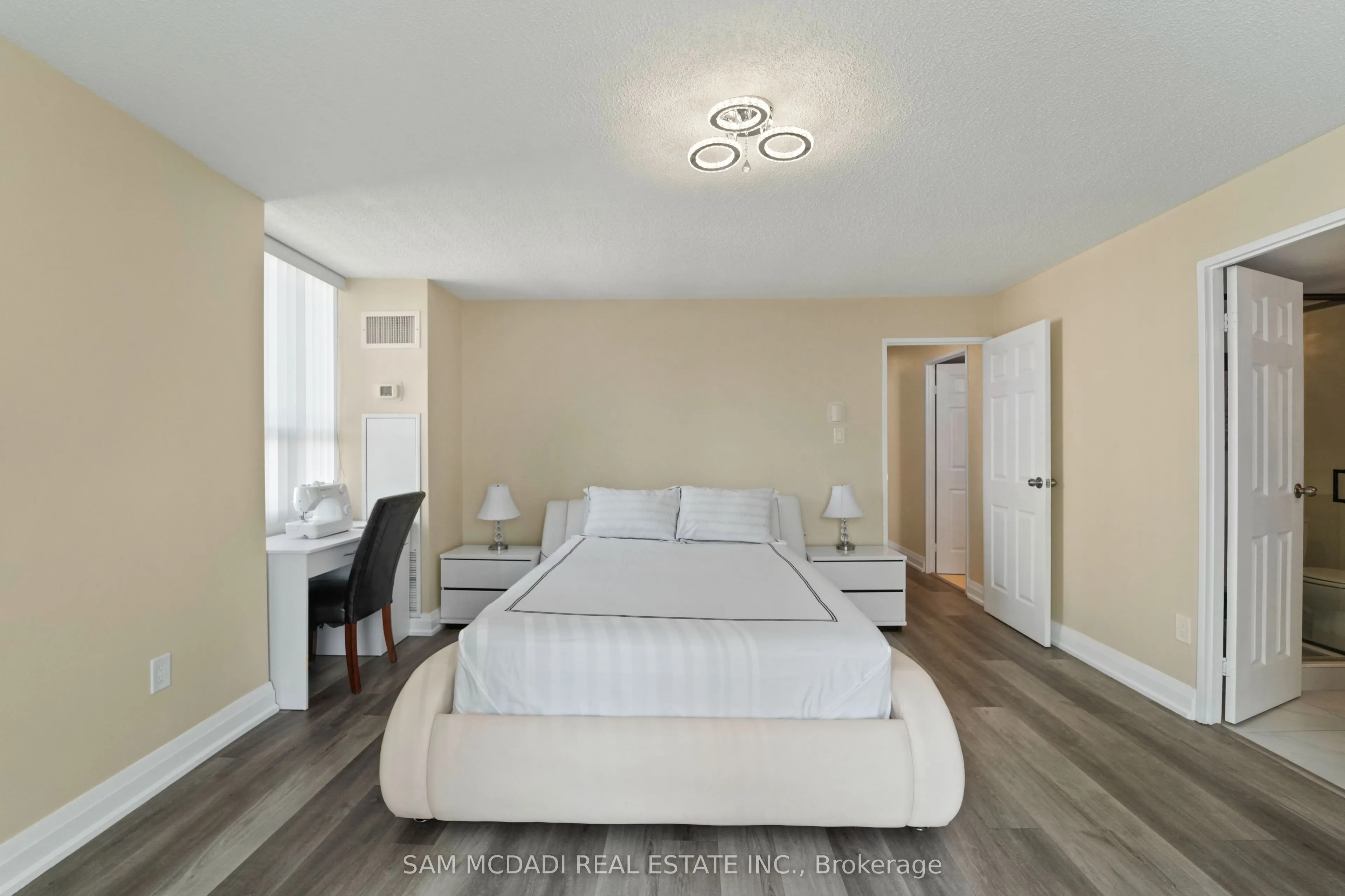 3650 Kaneff Crescent, #1207