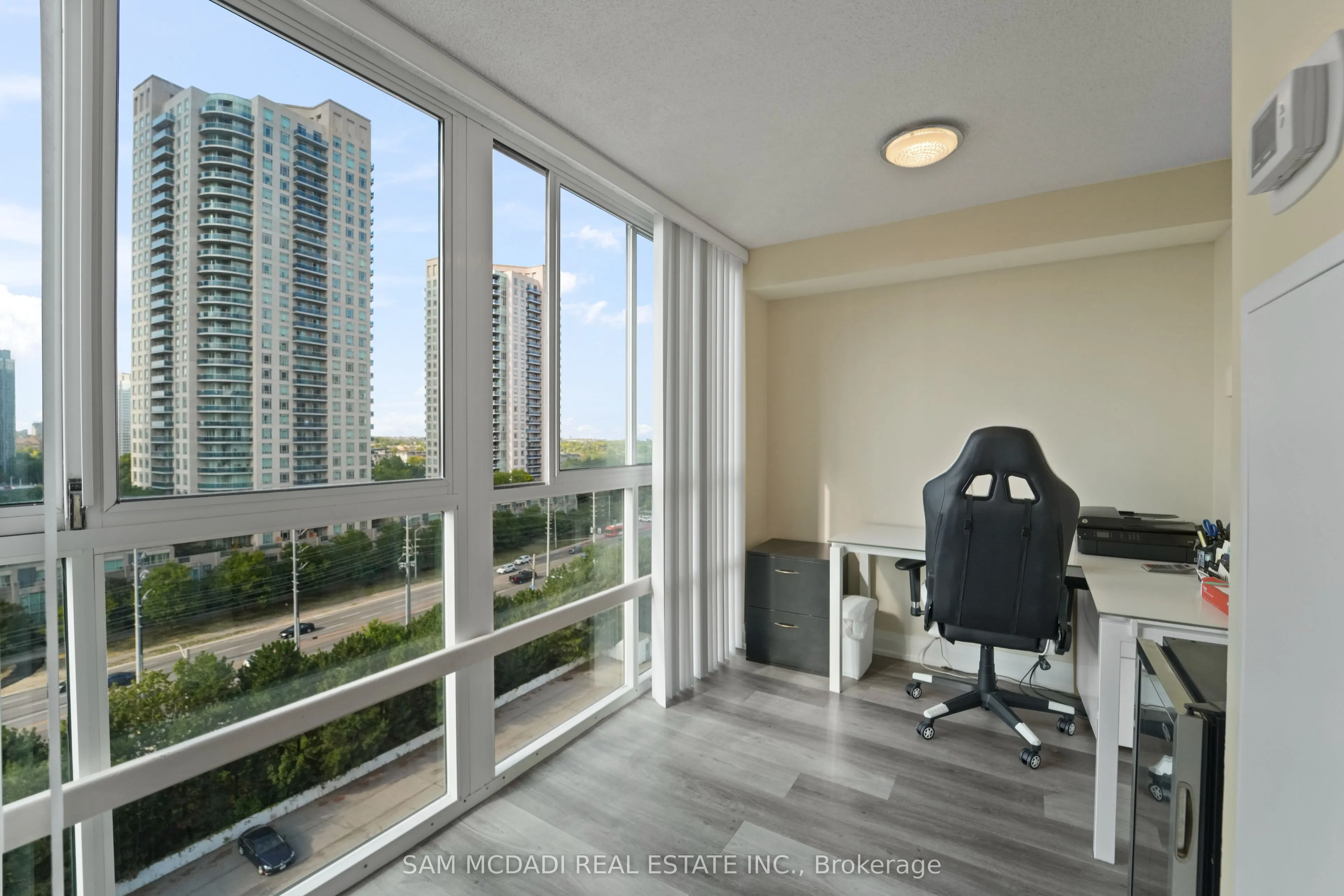 3650 Kaneff Crescent, #1207