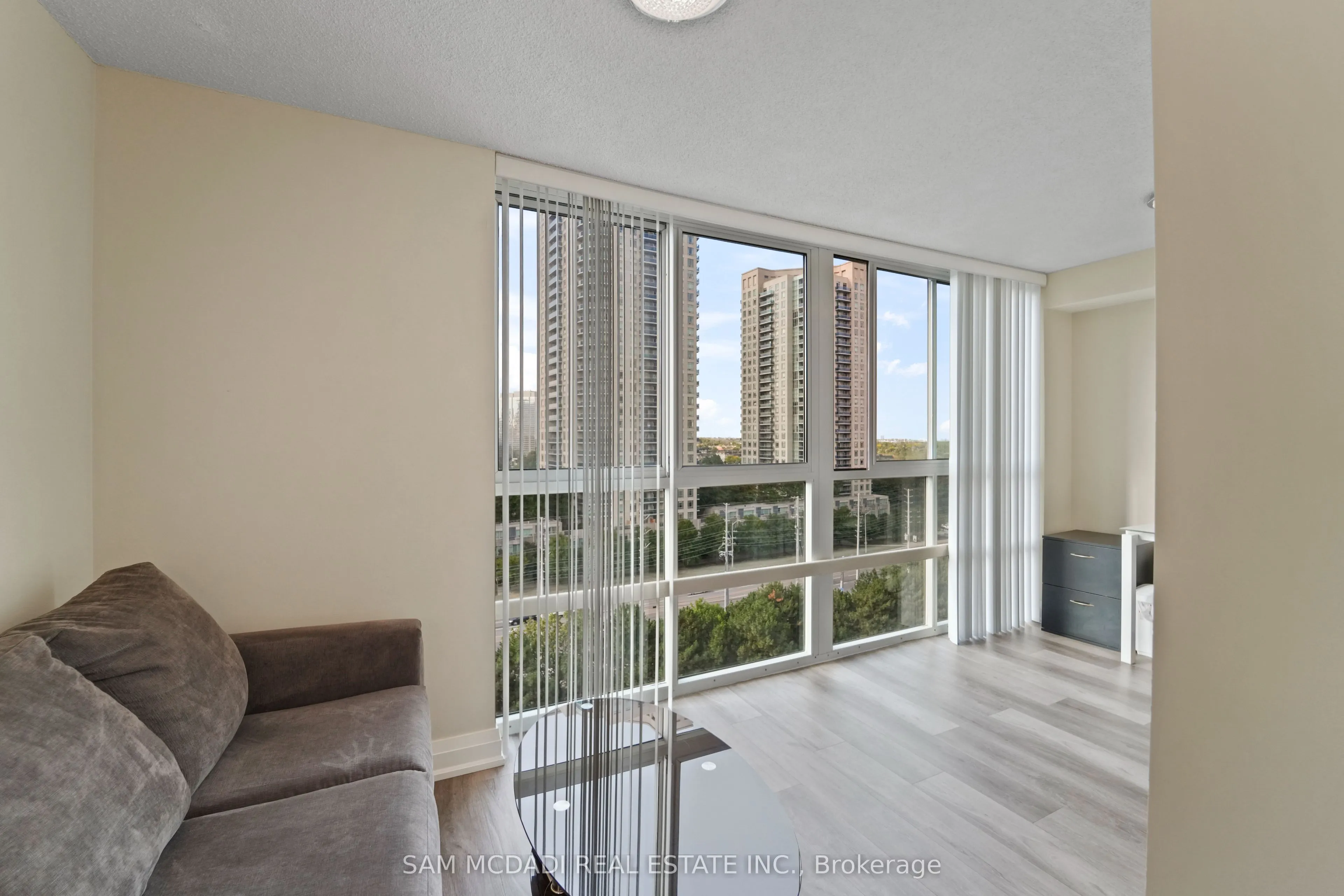 3650 Kaneff Crescent, #1207