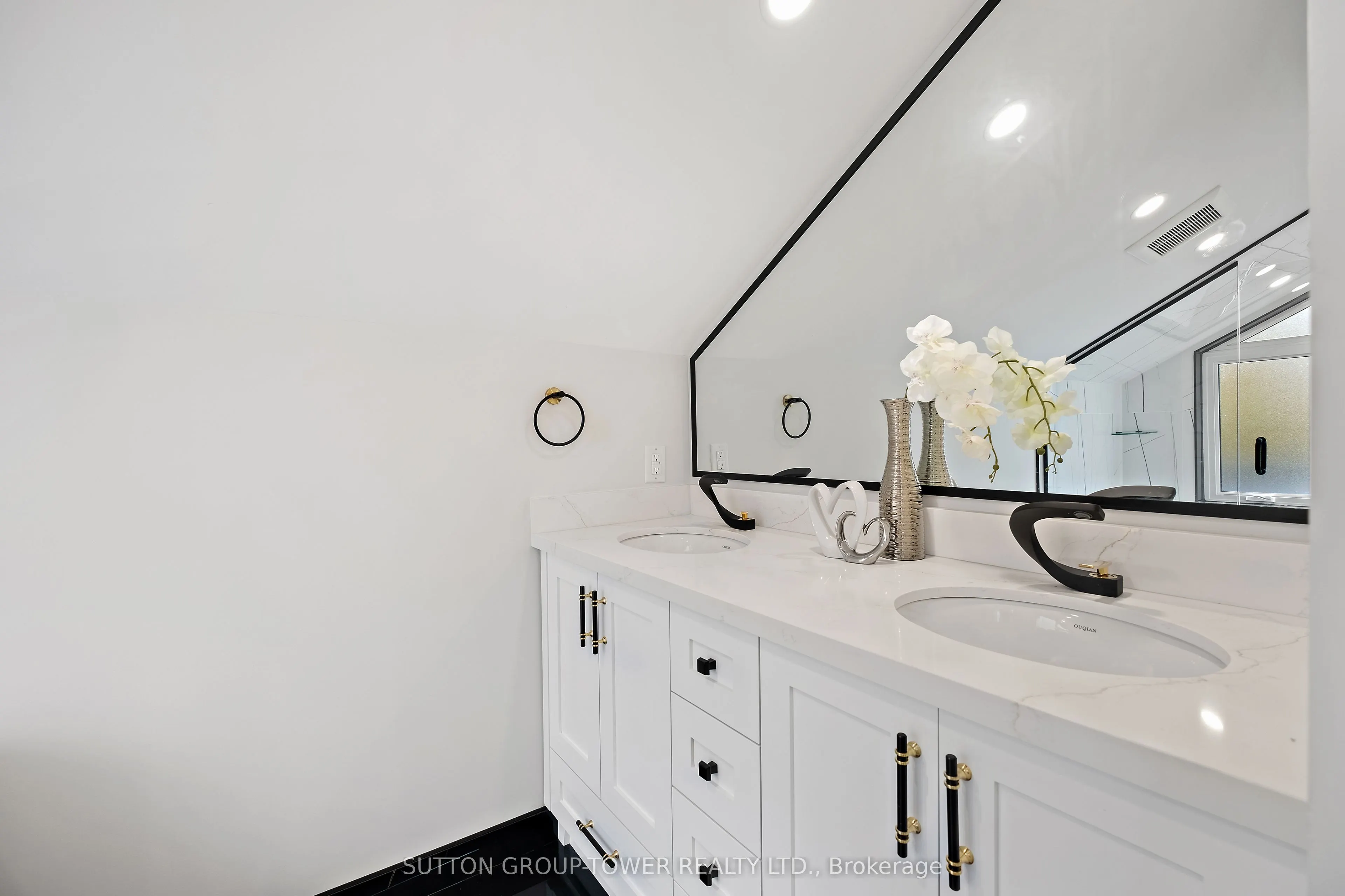 48 Silverthorn Avenue