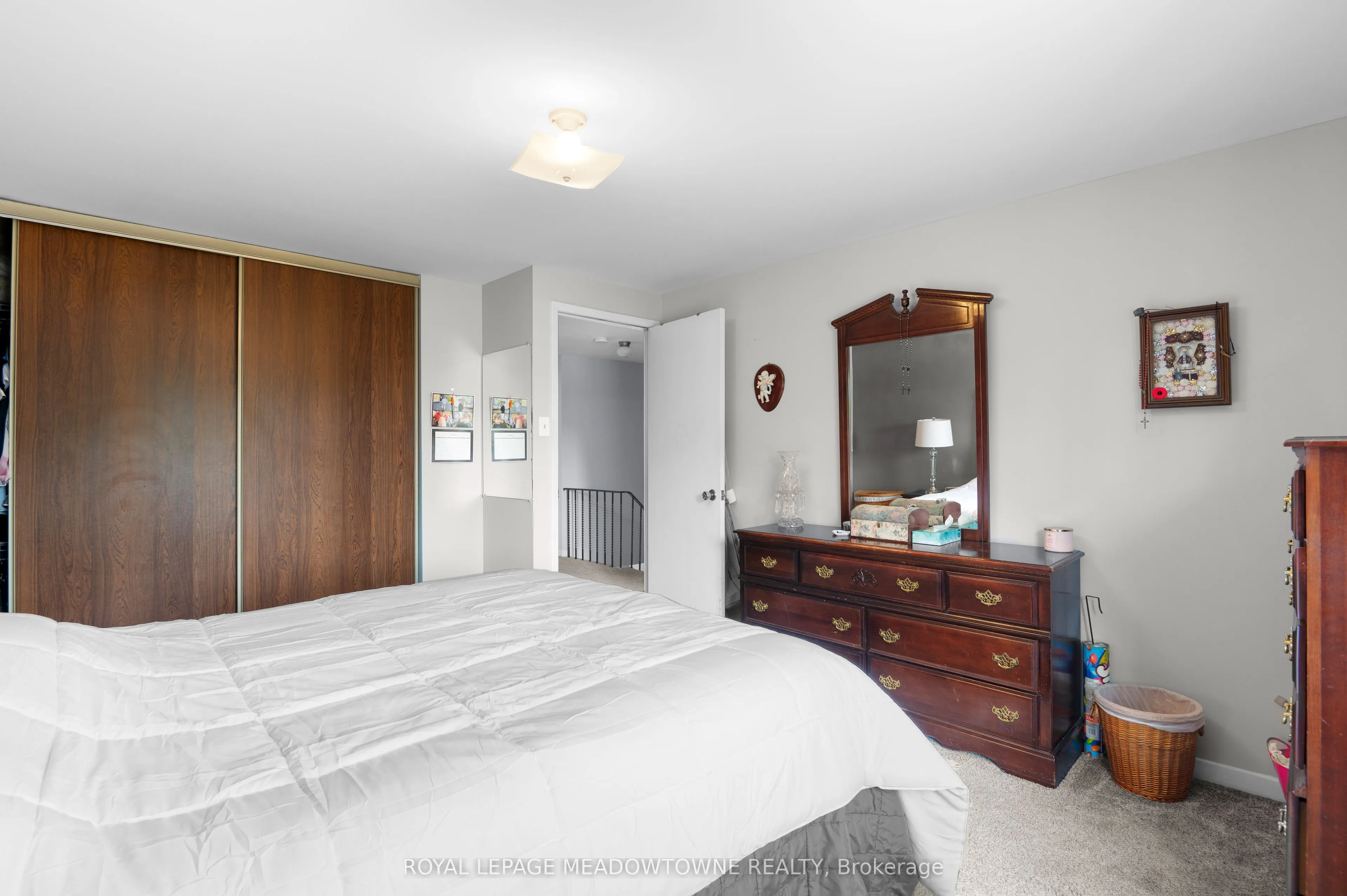 6058 Starfield Crescent