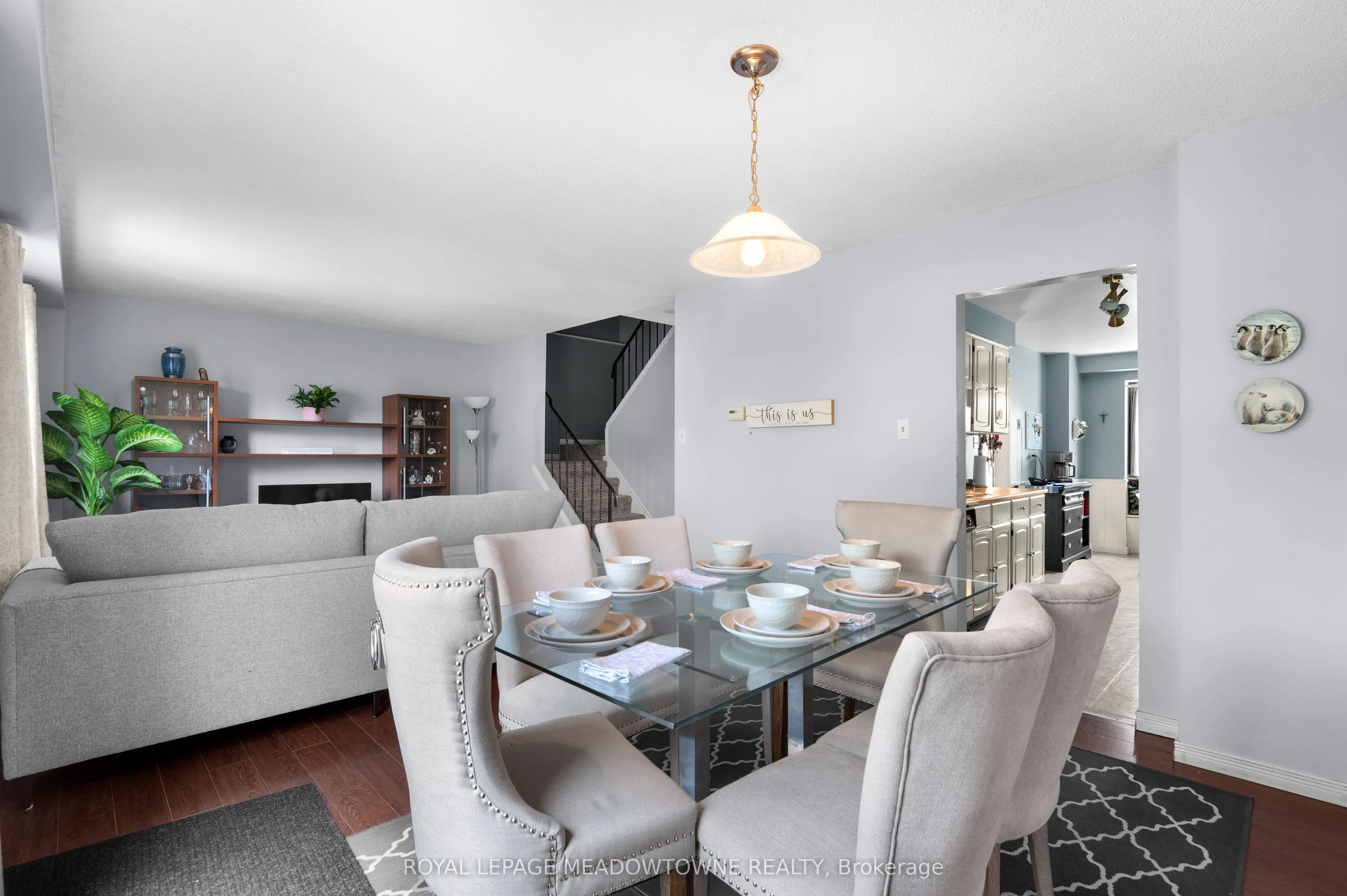 6058 Starfield Crescent