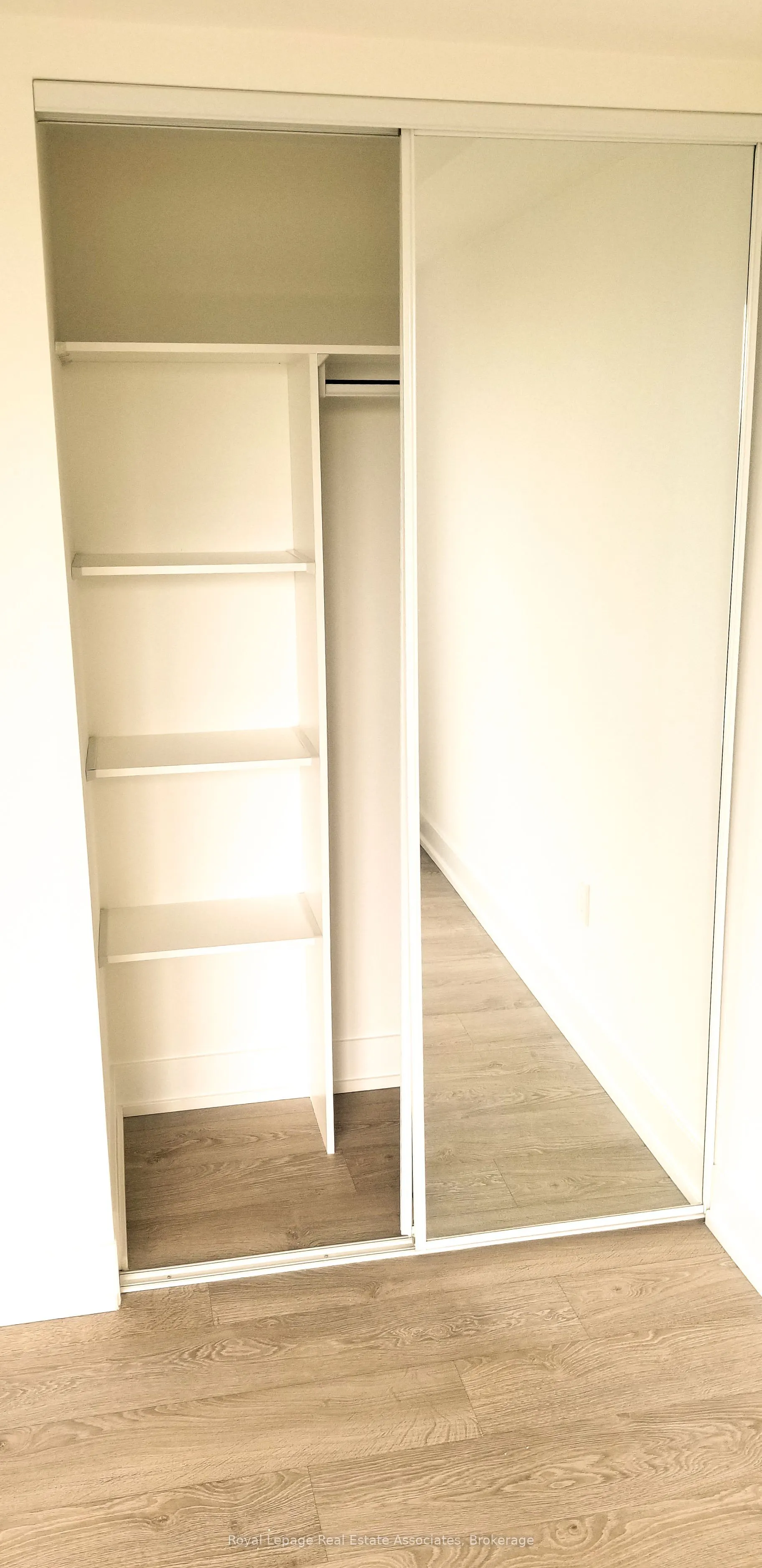 9 Mabelle Avenue, #323
