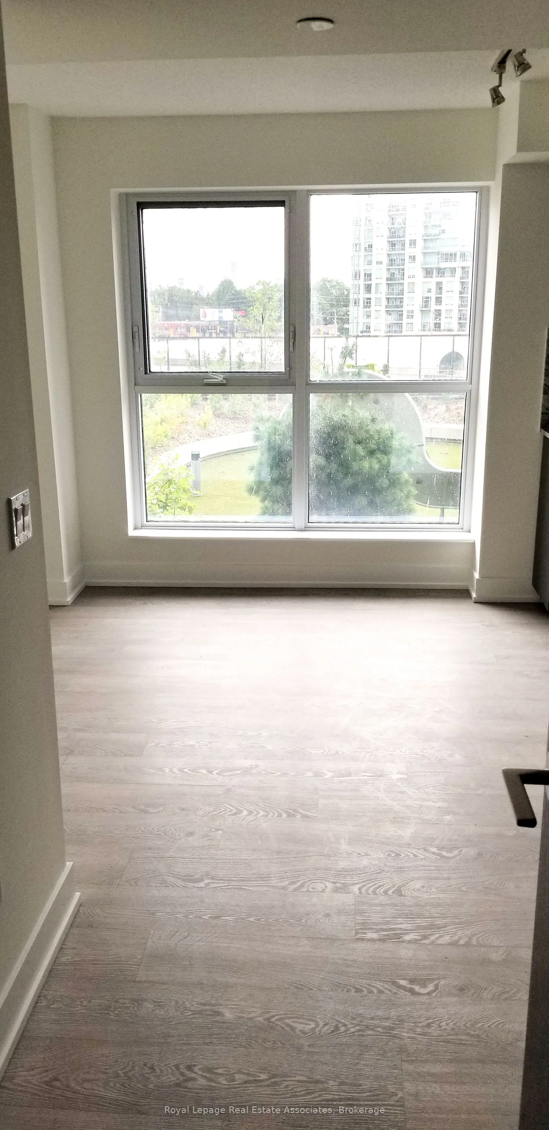 9 Mabelle Avenue, #323