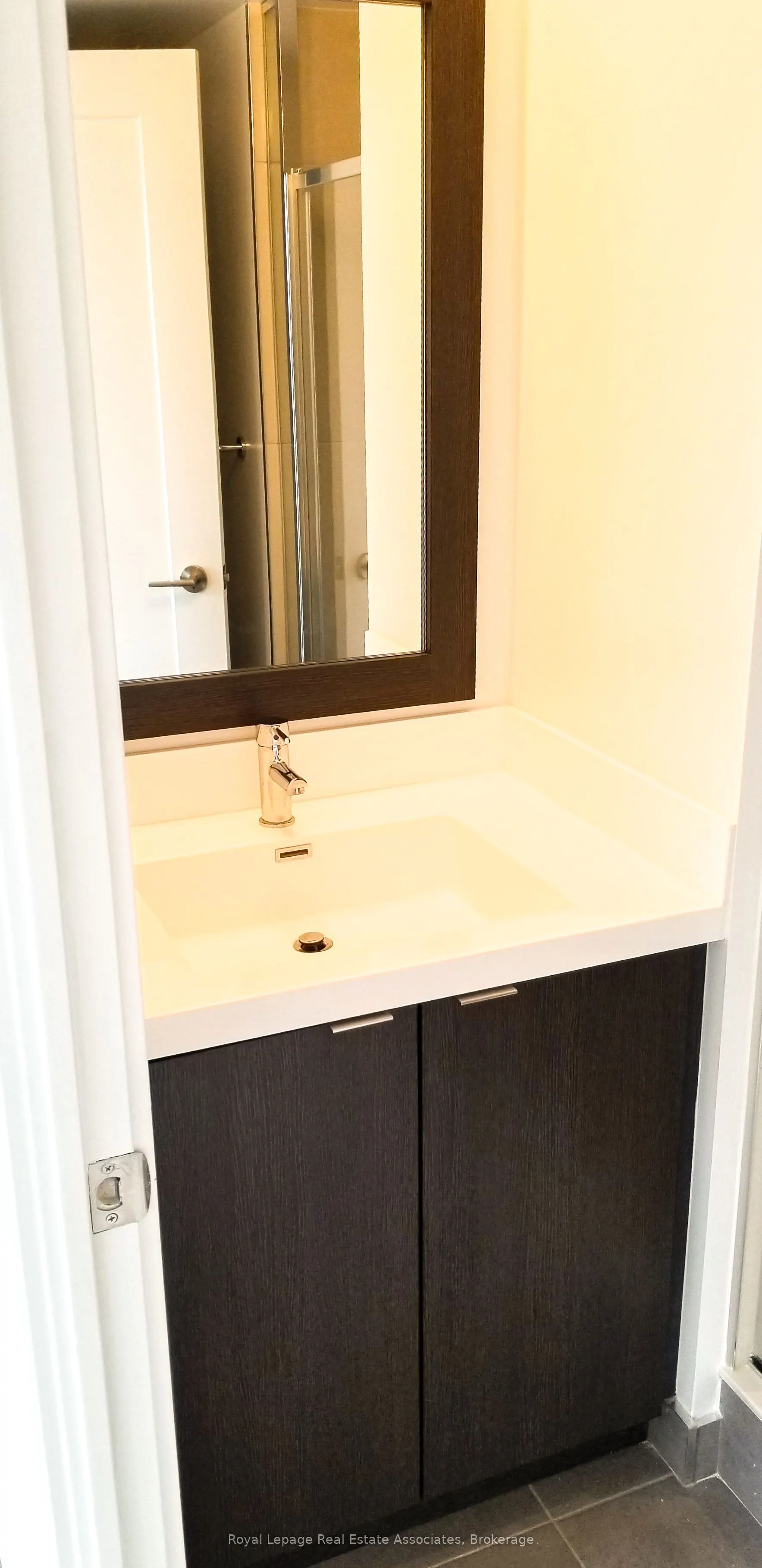 9 Mabelle Avenue, #323