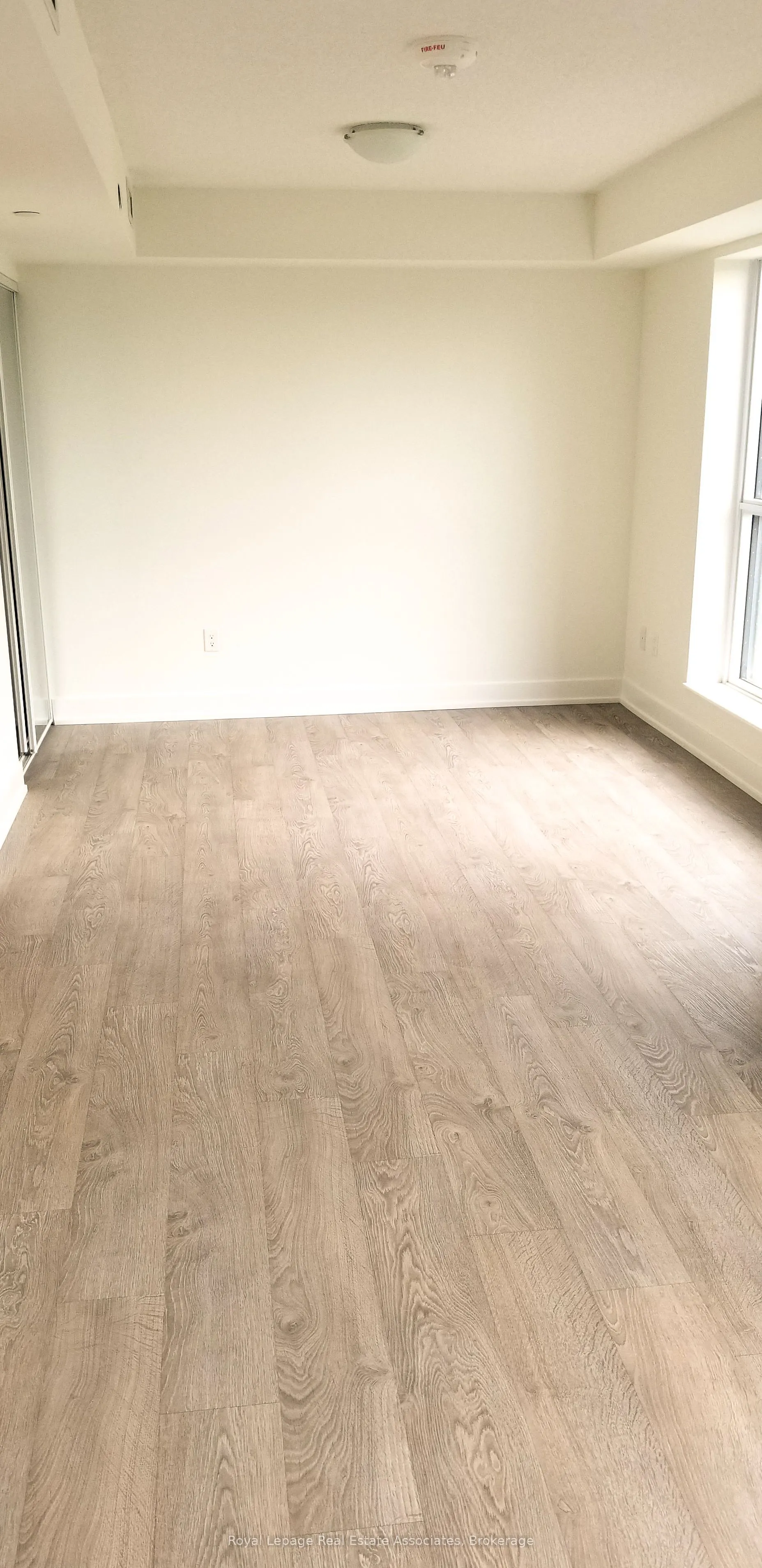 9 Mabelle Avenue, #323