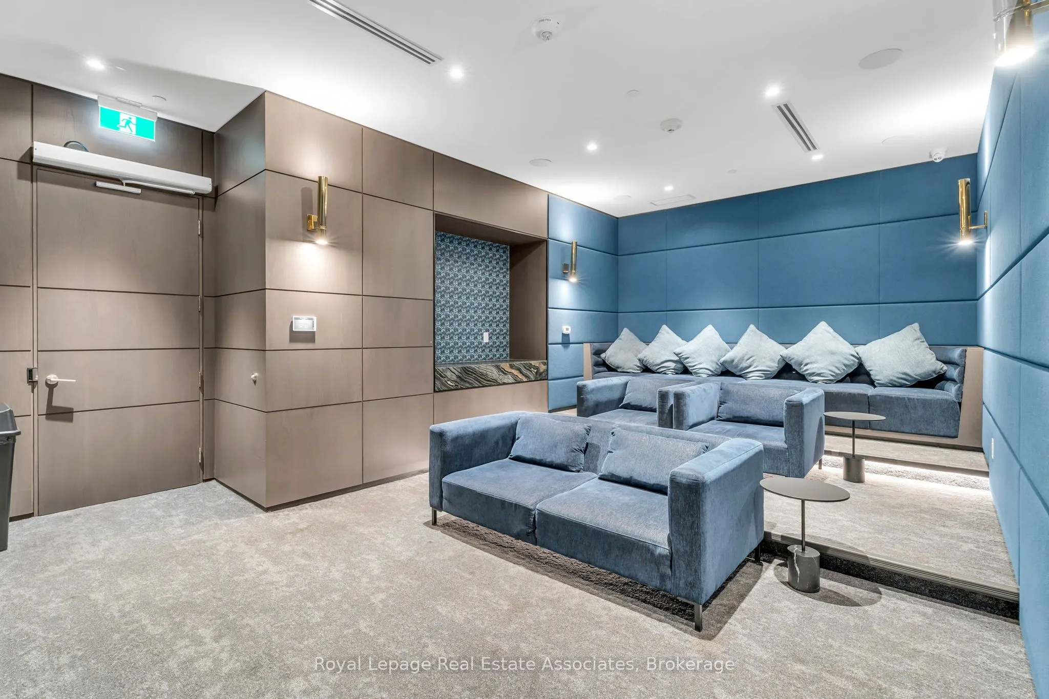 9 Mabelle Avenue, #323