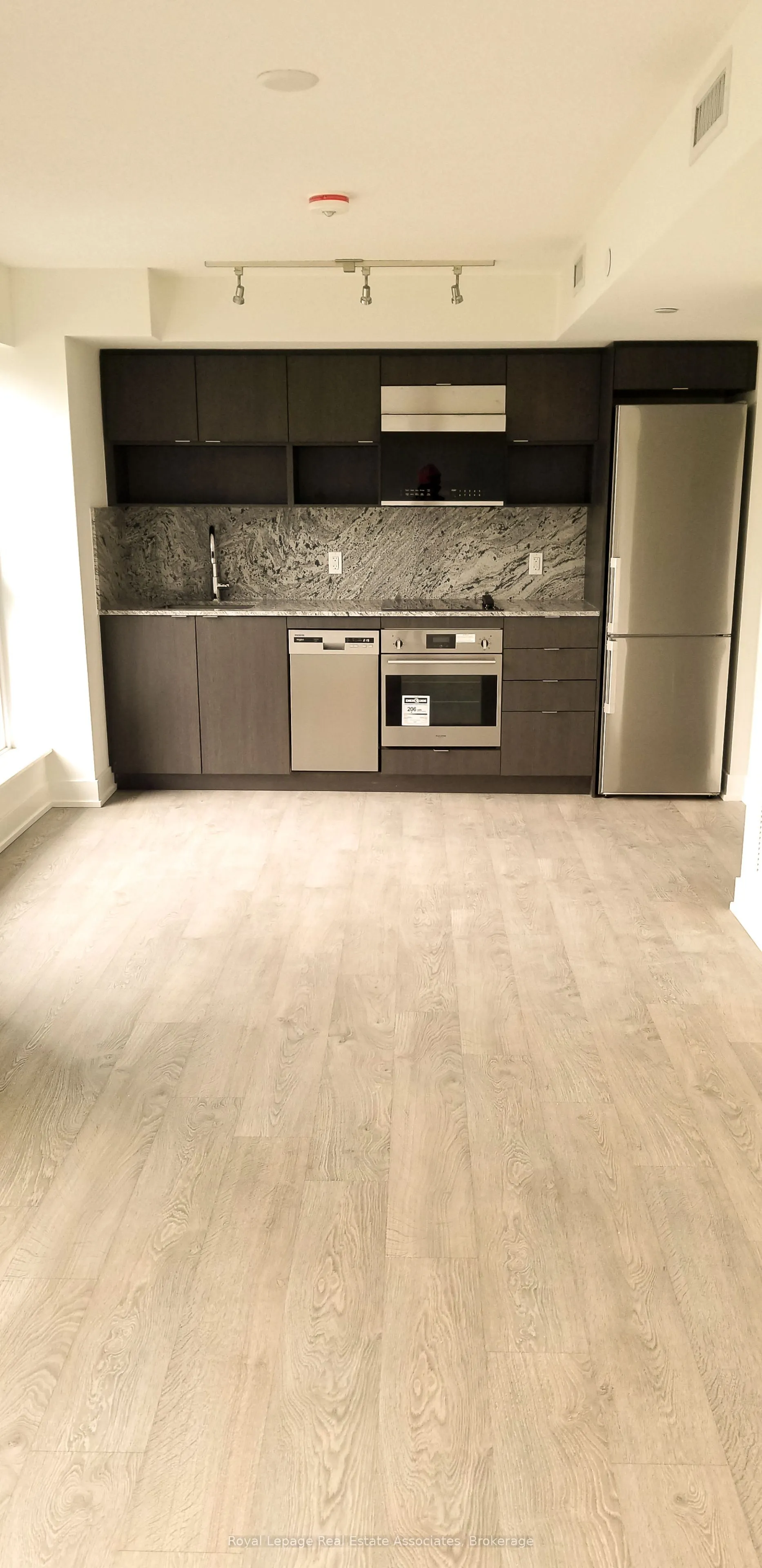 9 Mabelle Avenue, #323