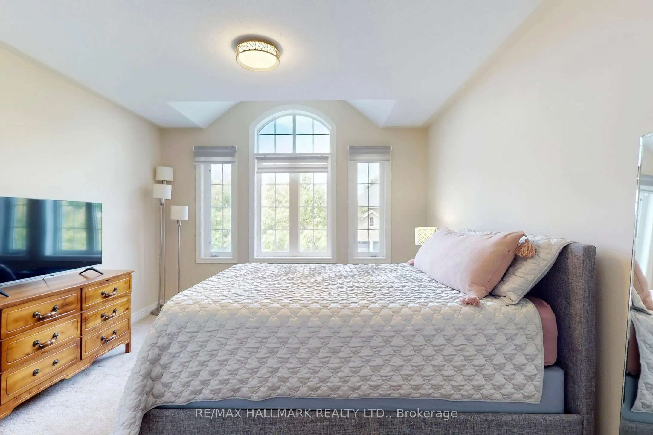33 Borland Crescent