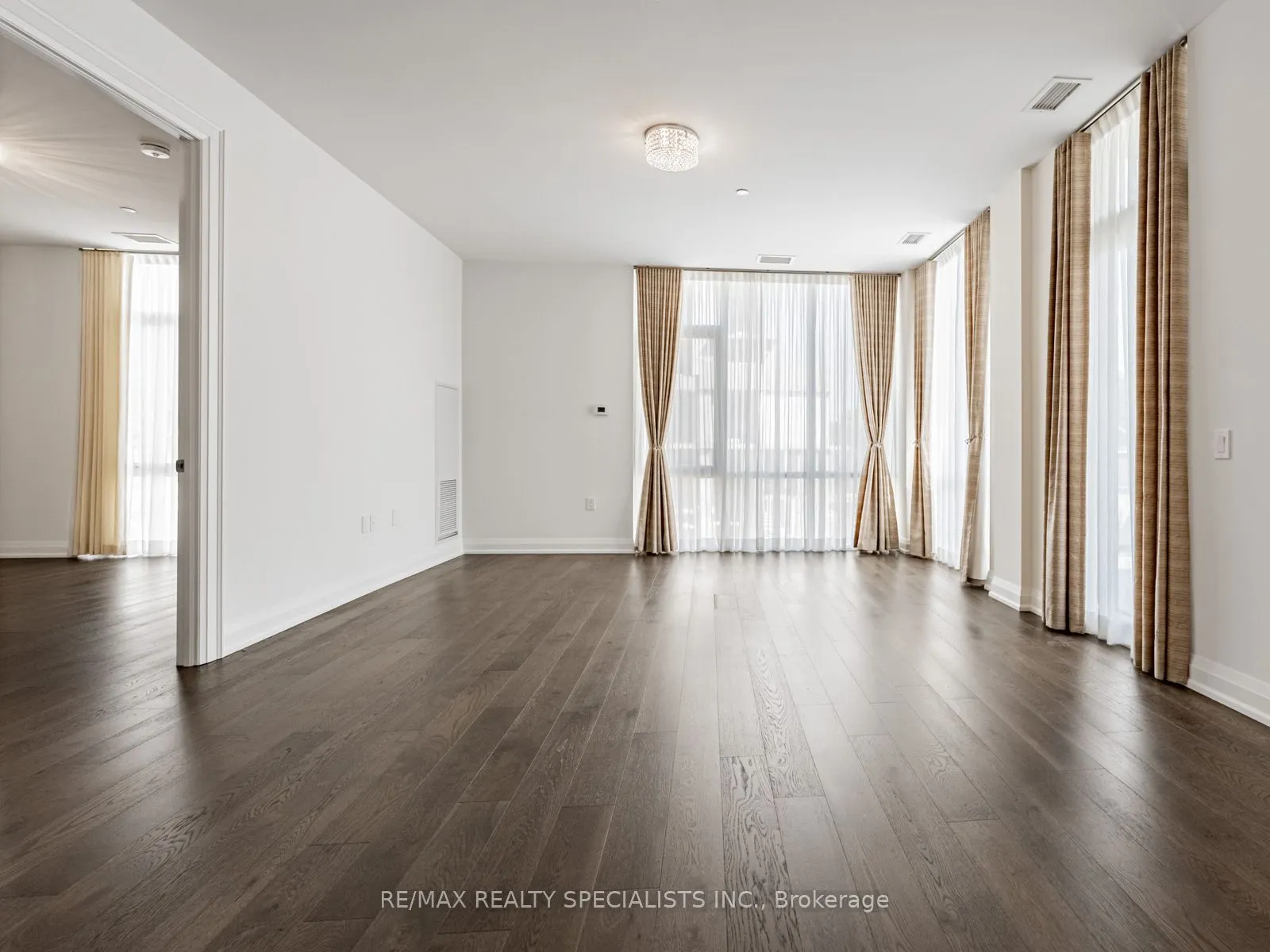 42 MILL Street, #208