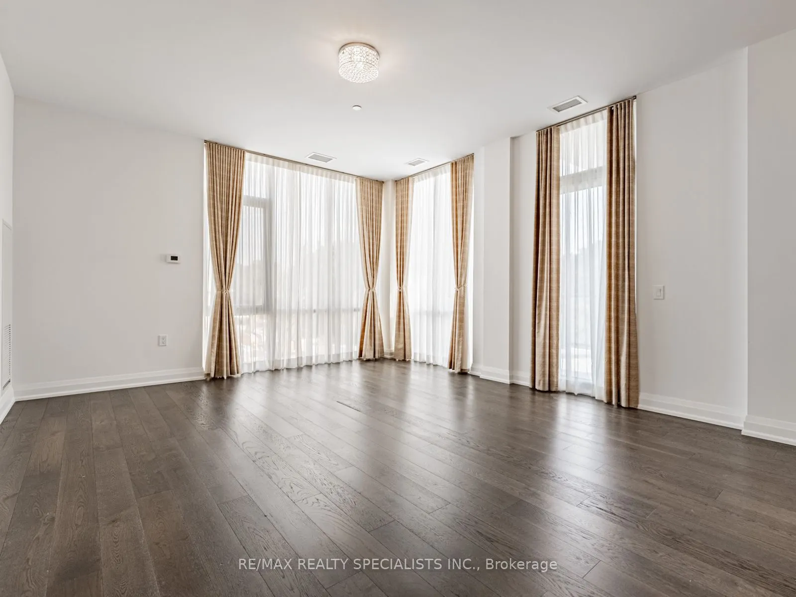 42 MILL Street, #208