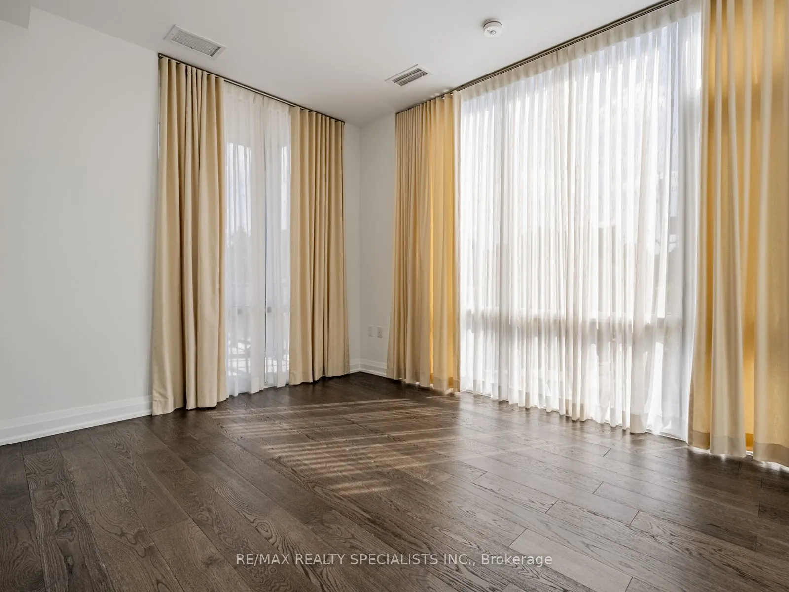 42 MILL Street, #208