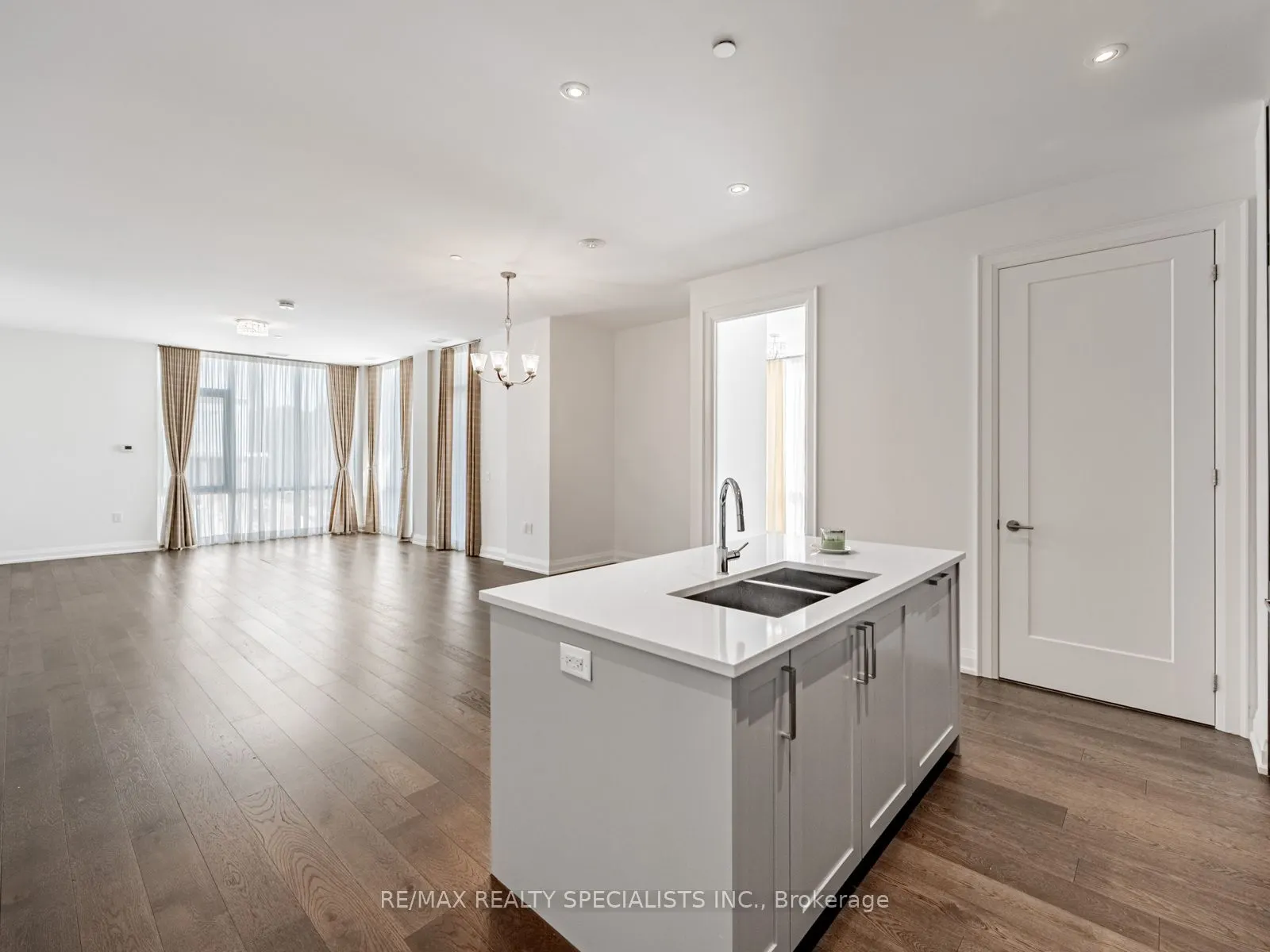 42 MILL Street, #208