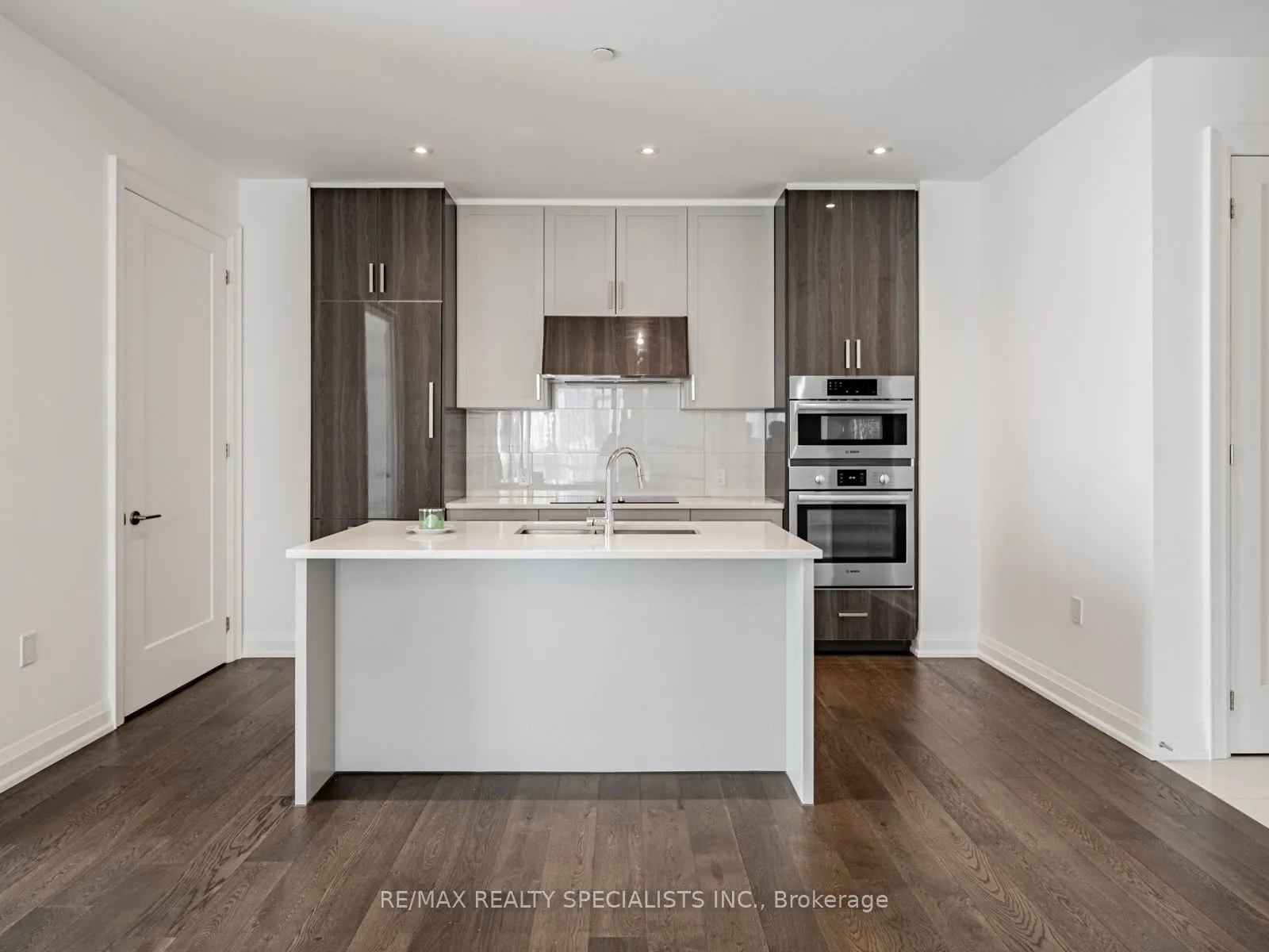 42 MILL Street, #208