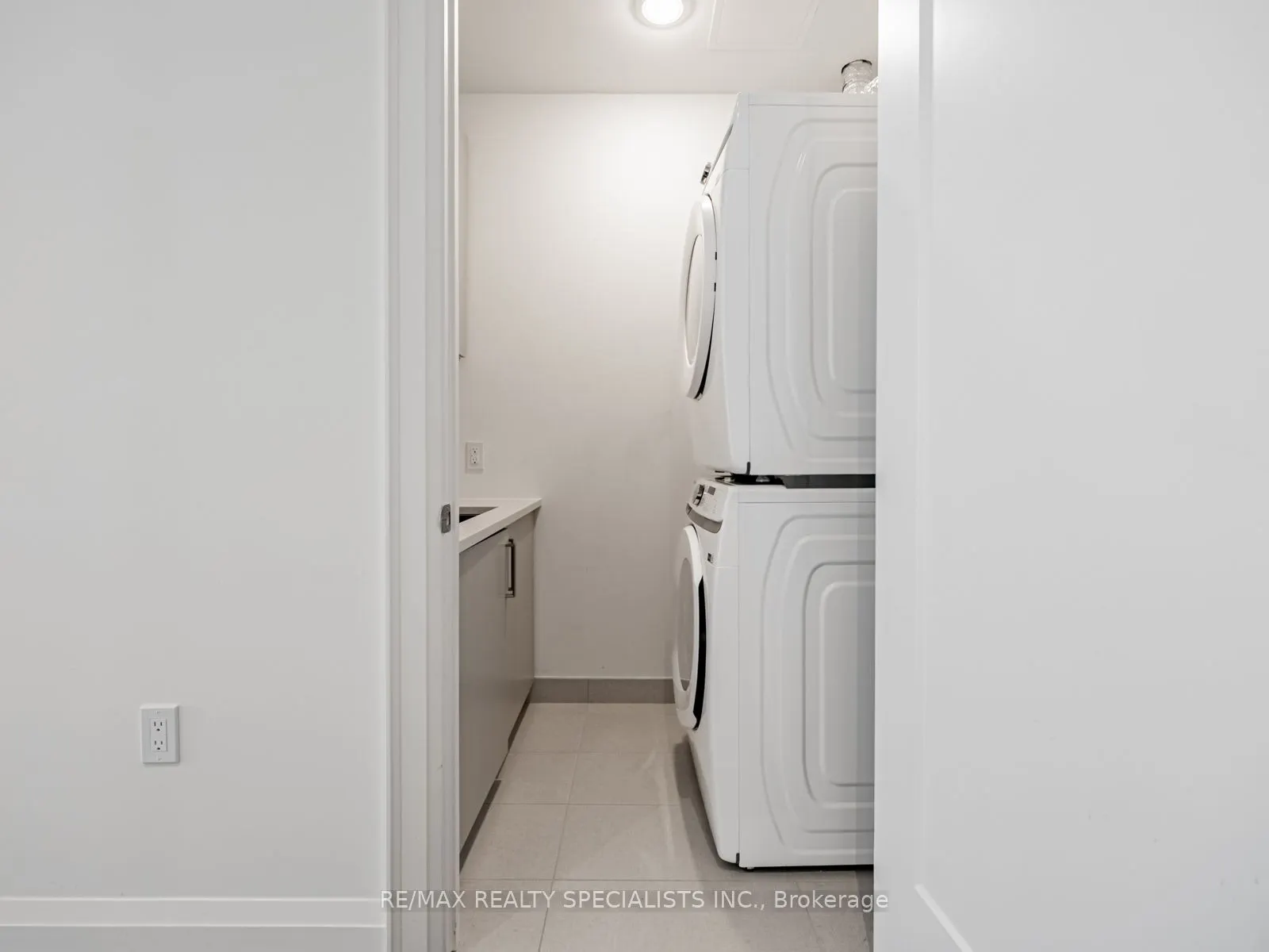 42 MILL Street, #208