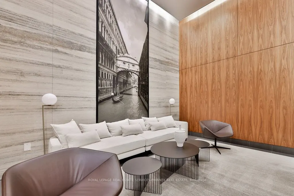 8 Ann Street, #401