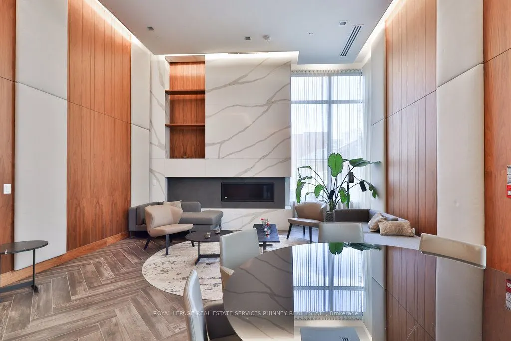 8 Ann Street, #401