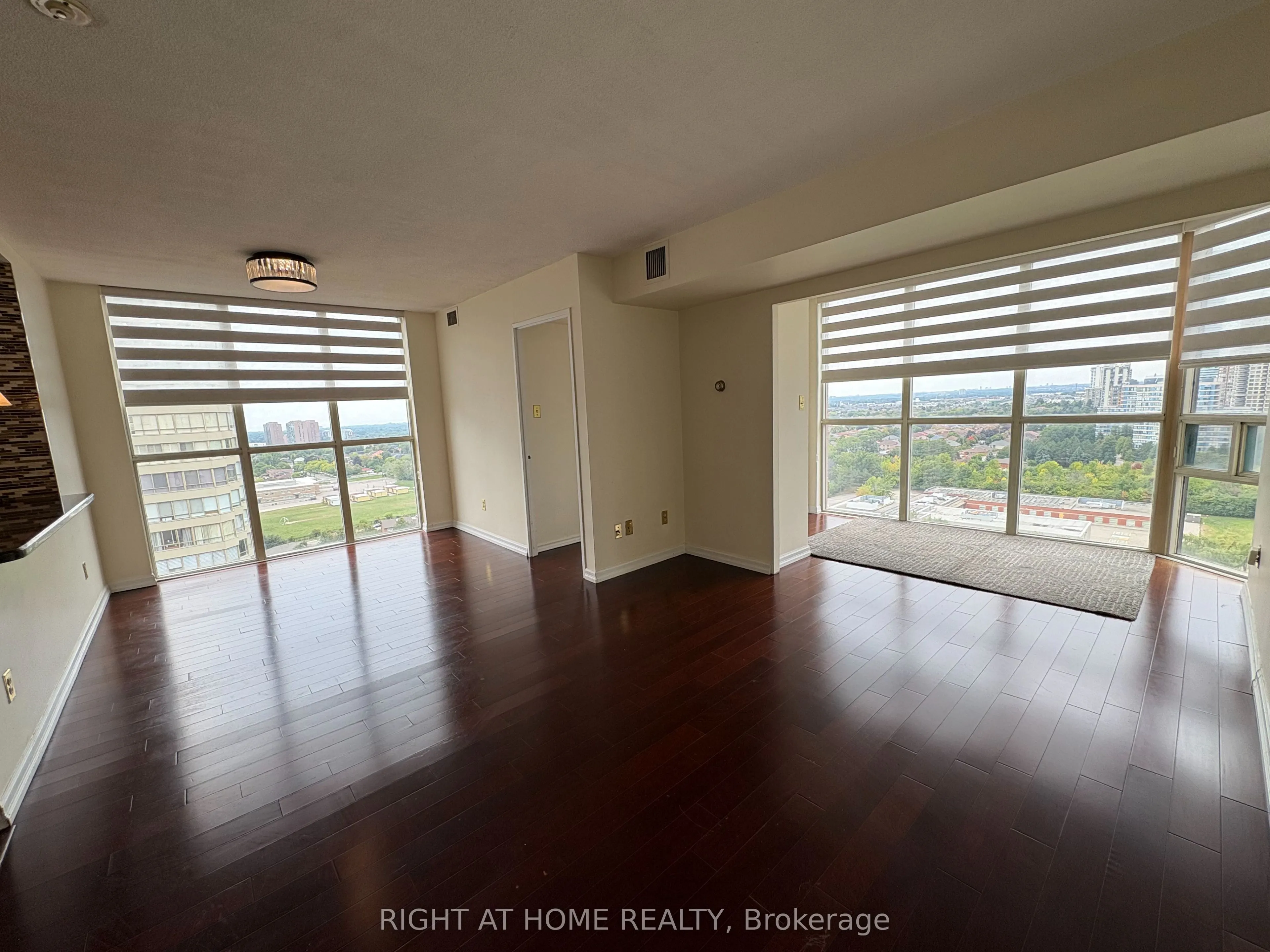 285 Enfield Place, #2004